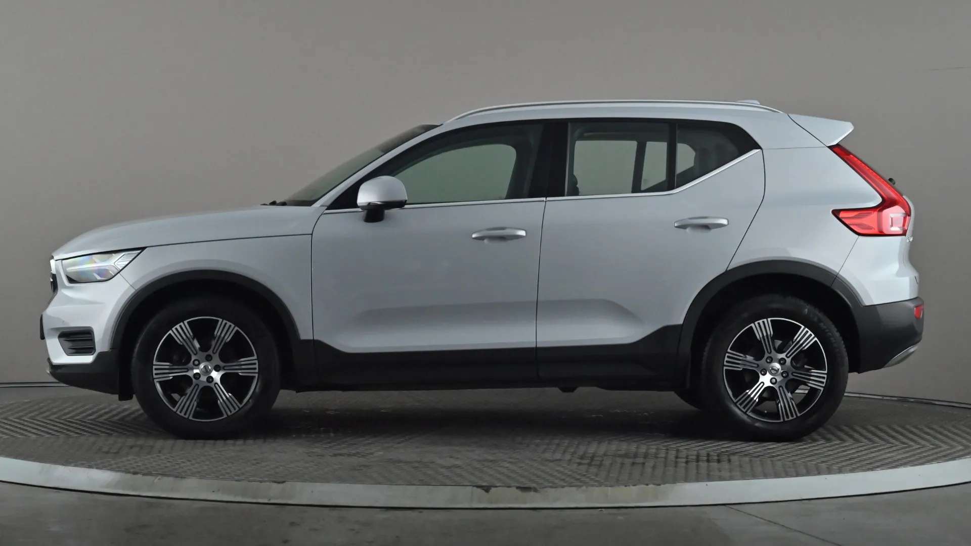 2022 VOLVO XC40 2022 VOLVO XC40
