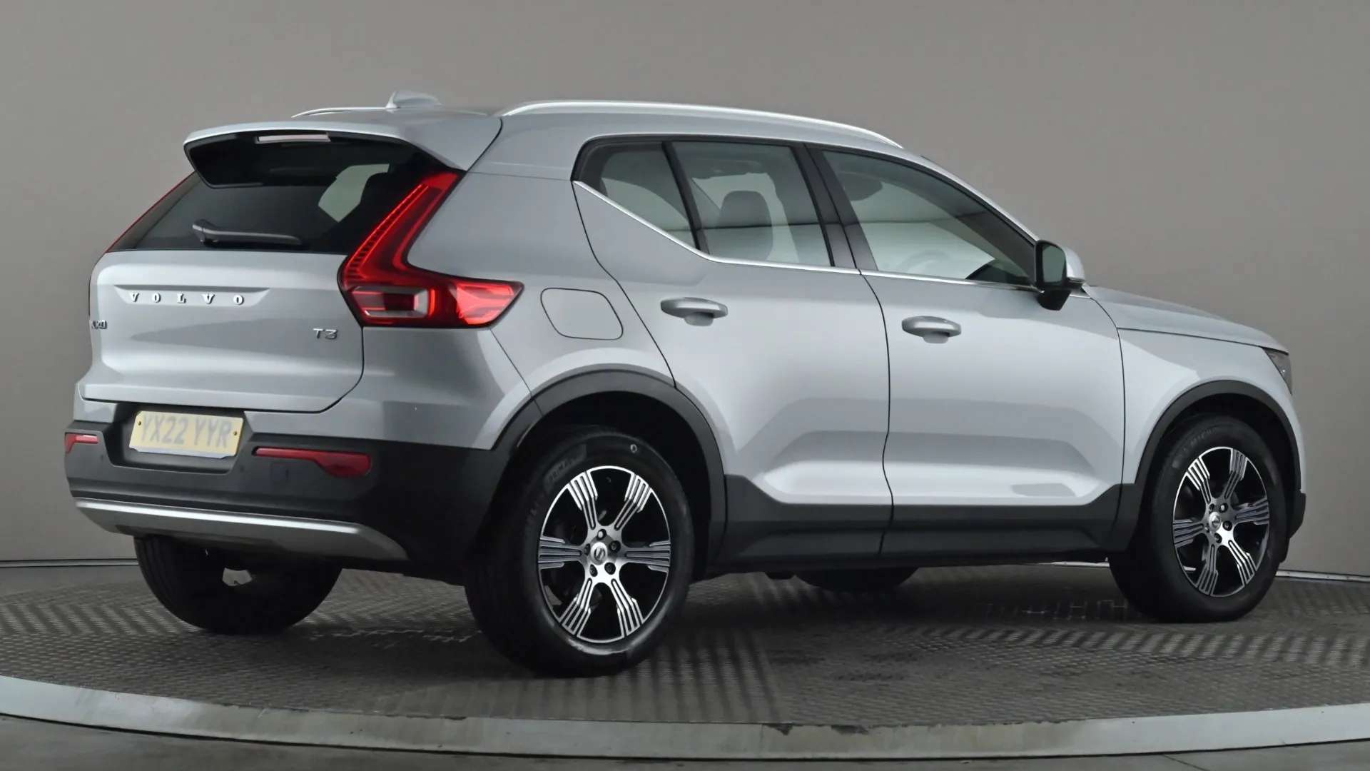 2022 VOLVO XC40 2022 VOLVO XC40