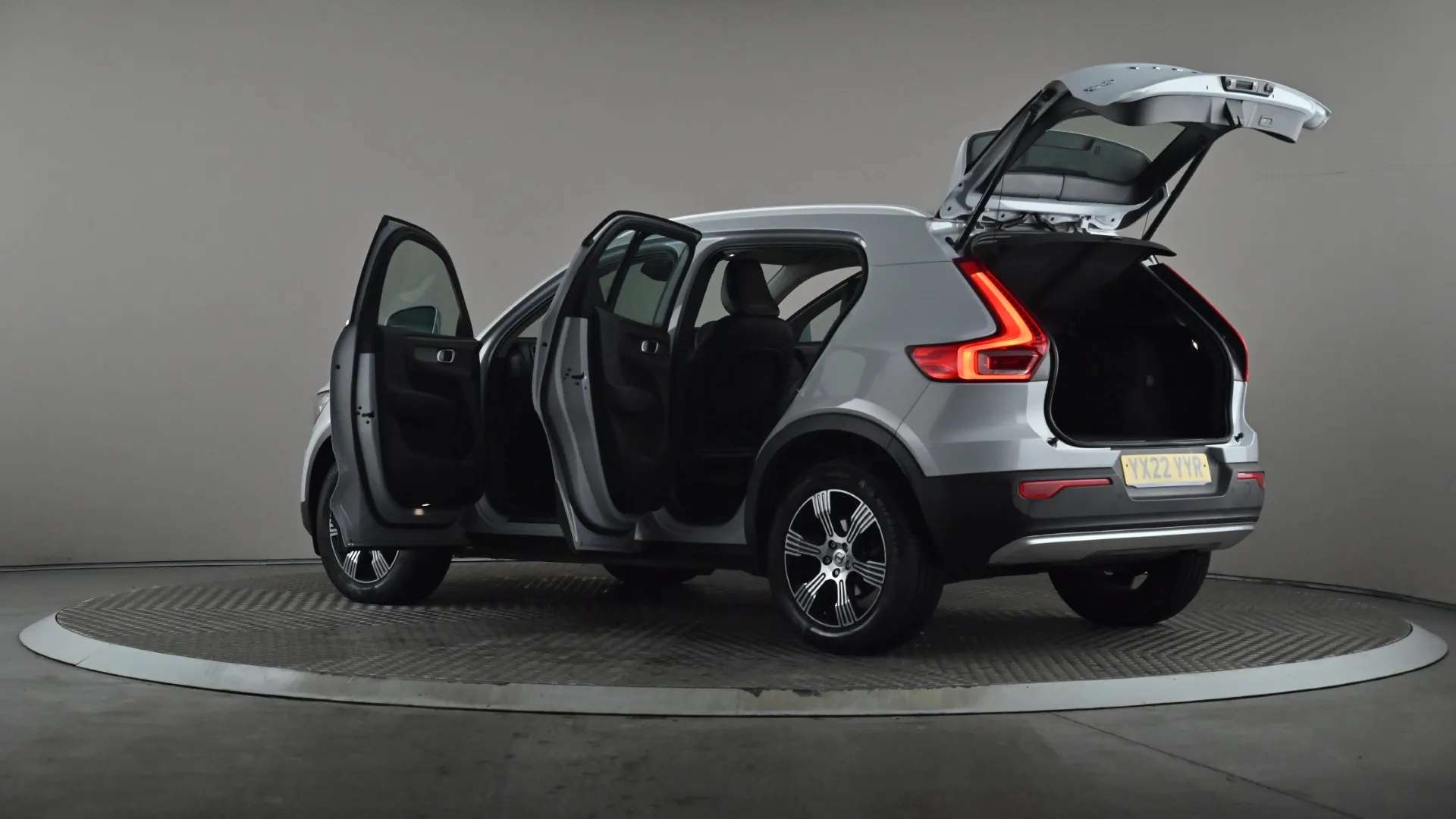 2022 VOLVO XC40 2022 VOLVO XC40