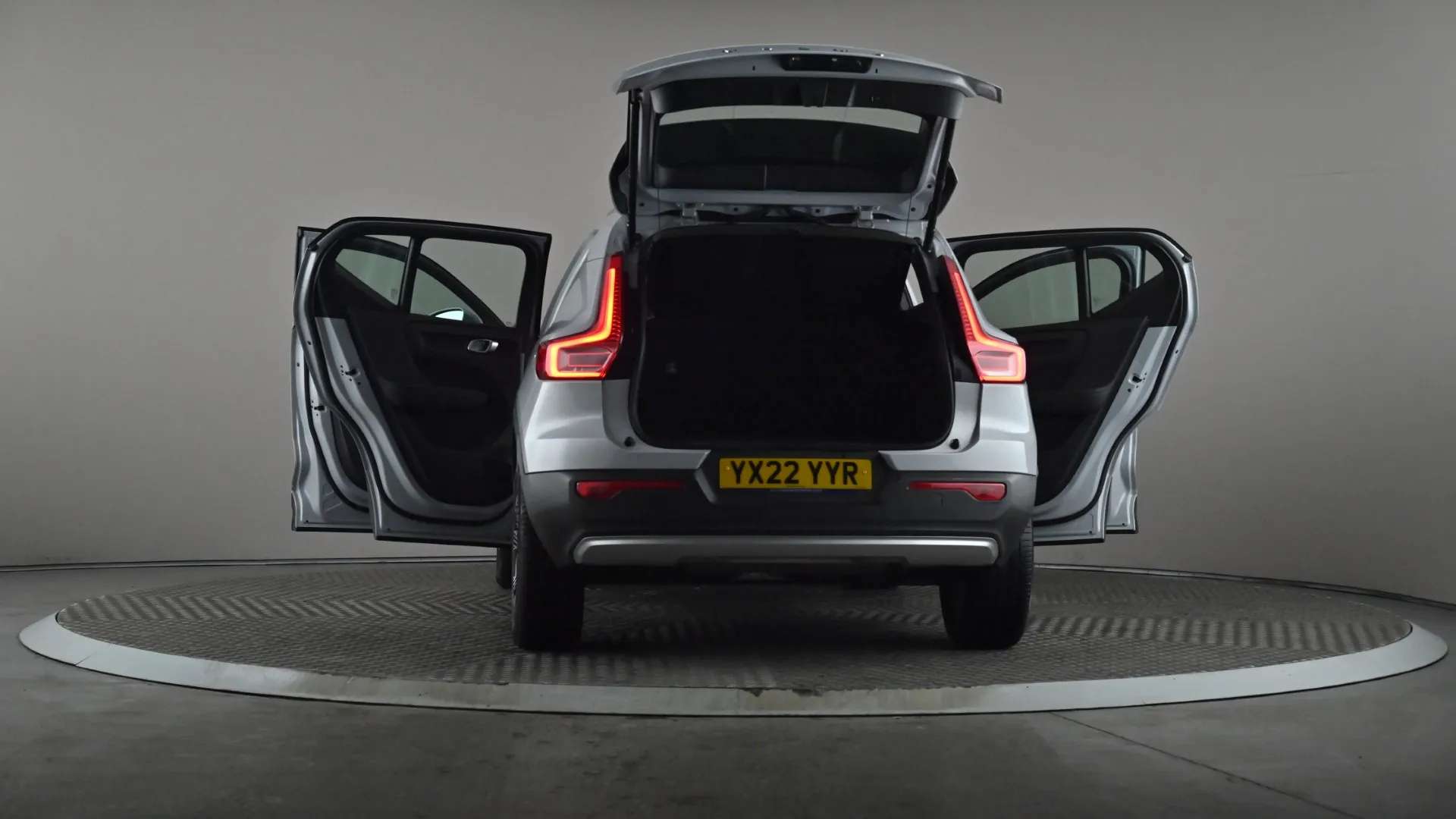 2022 VOLVO XC40 2022 VOLVO XC40