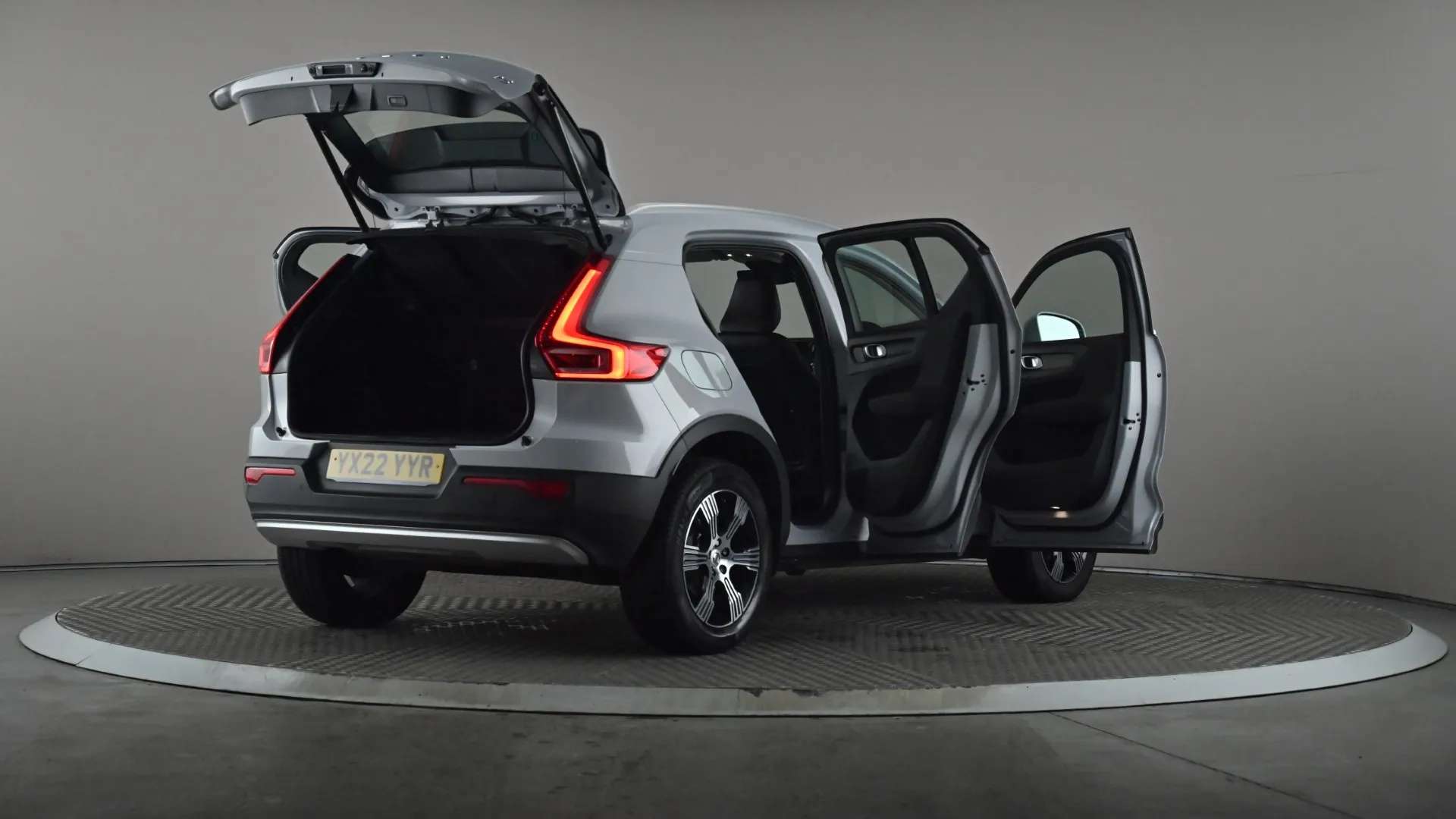 2022 VOLVO XC40 2022 VOLVO XC40