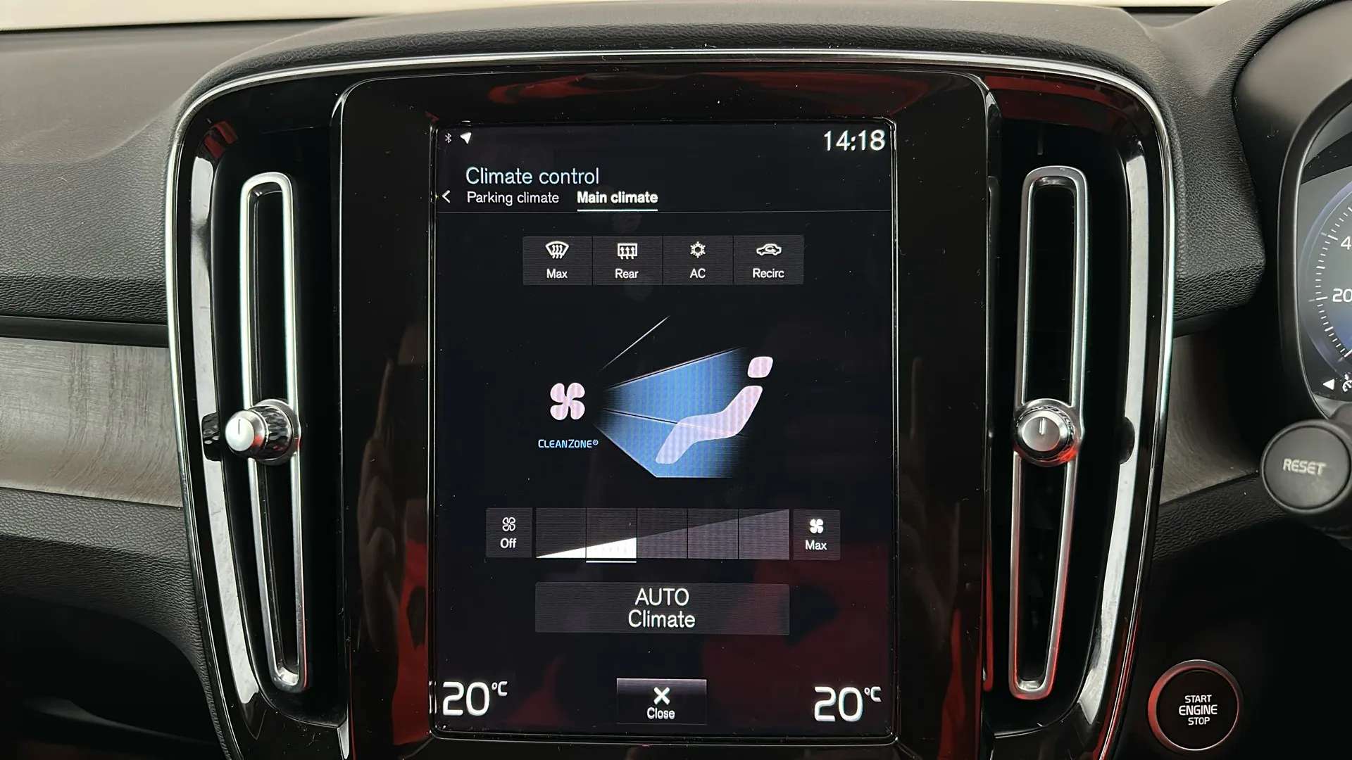 2022 VOLVO XC40 2022 VOLVO XC40