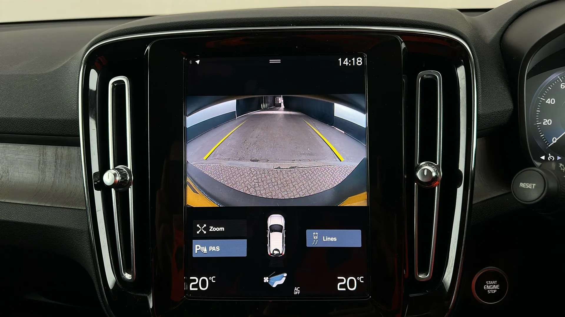 2022 VOLVO XC40 2022 VOLVO XC40