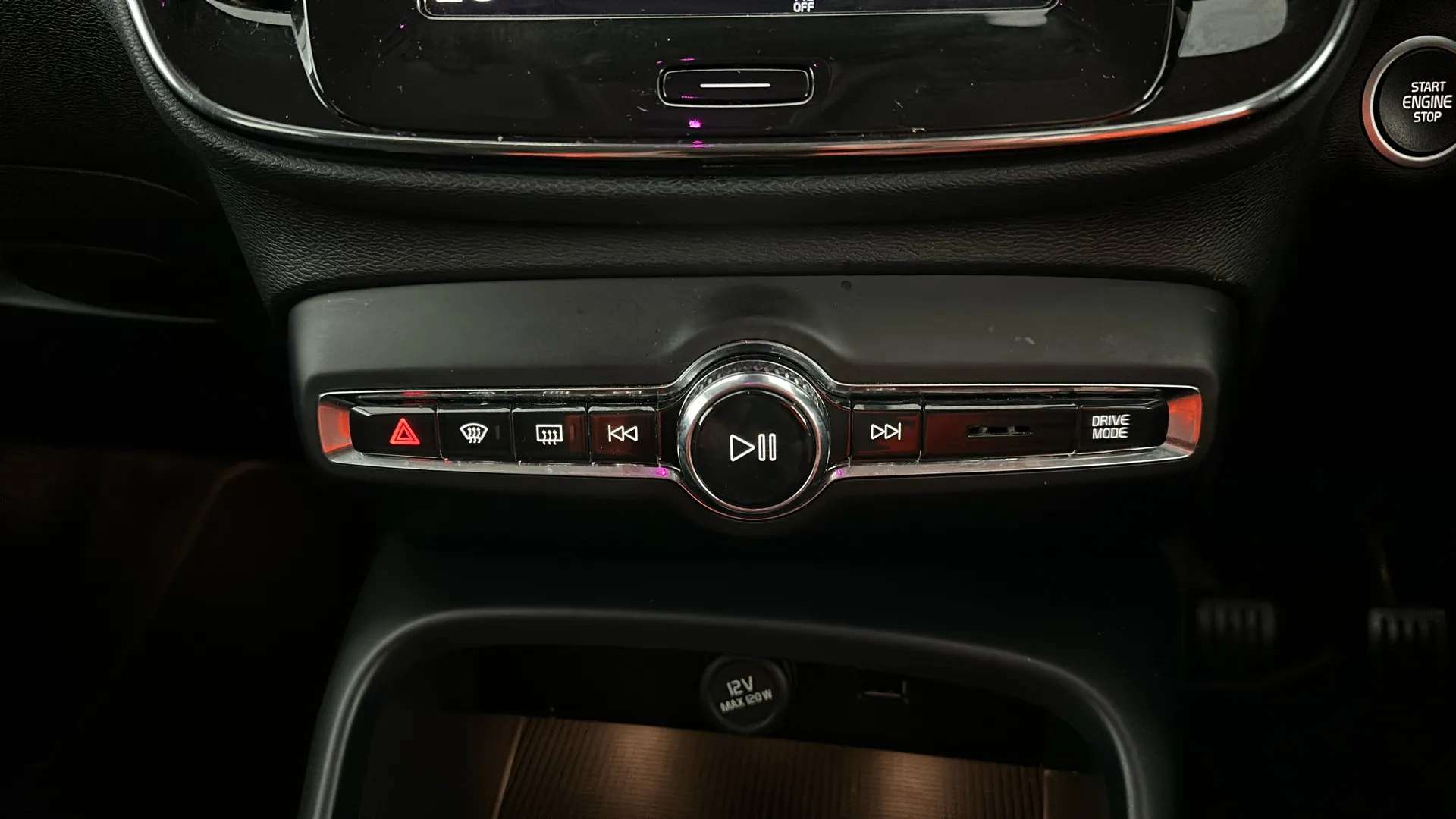 2022 VOLVO XC40 2022 VOLVO XC40
