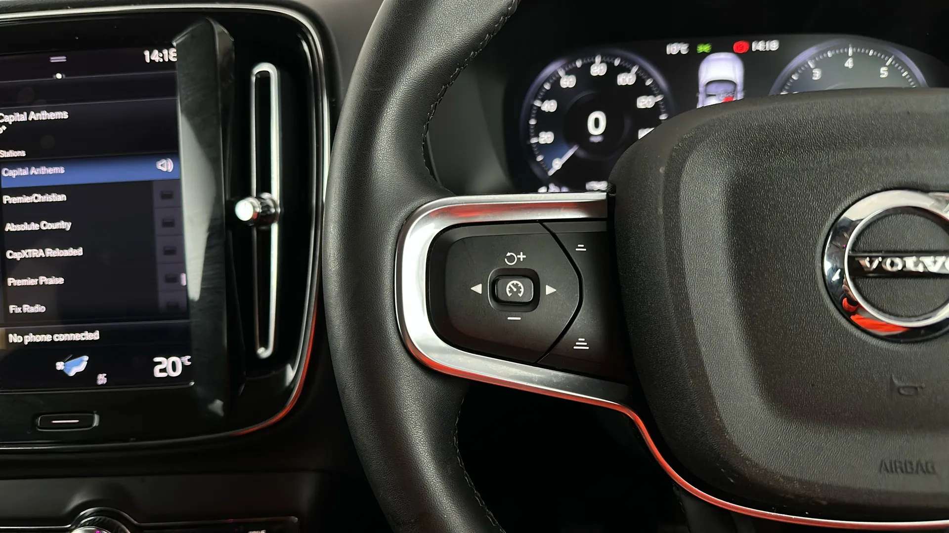 2022 VOLVO XC40 2022 VOLVO XC40