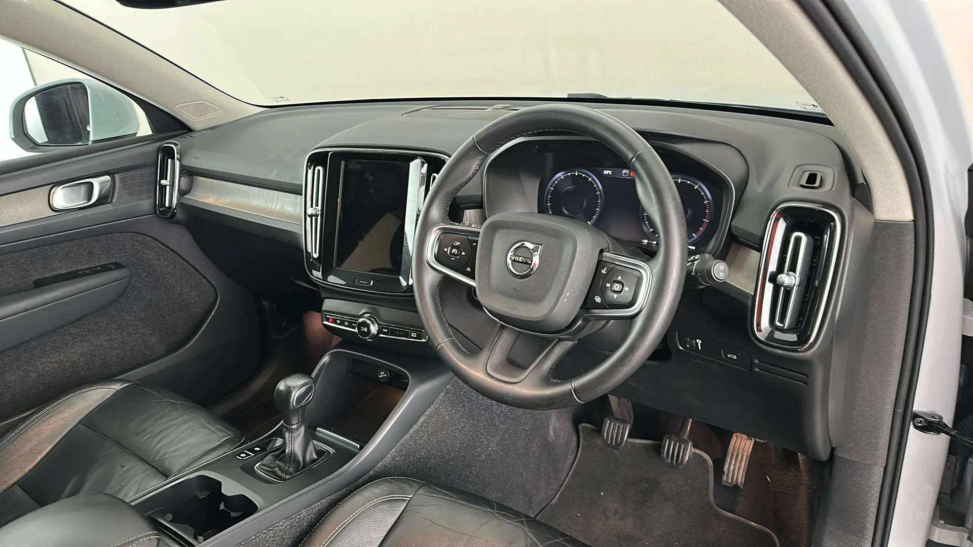 2022 VOLVO XC40 2022 VOLVO XC40