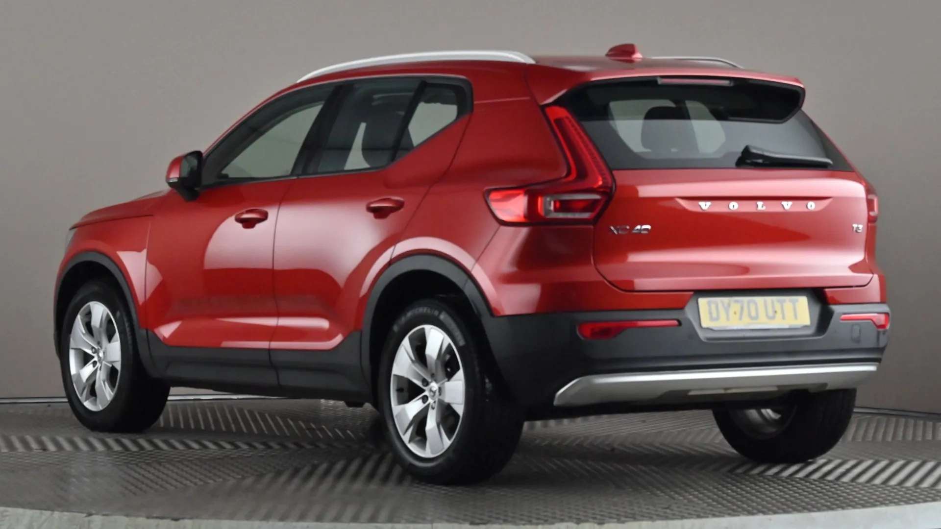 2020 VOLVO XC40 2020 VOLVO XC40