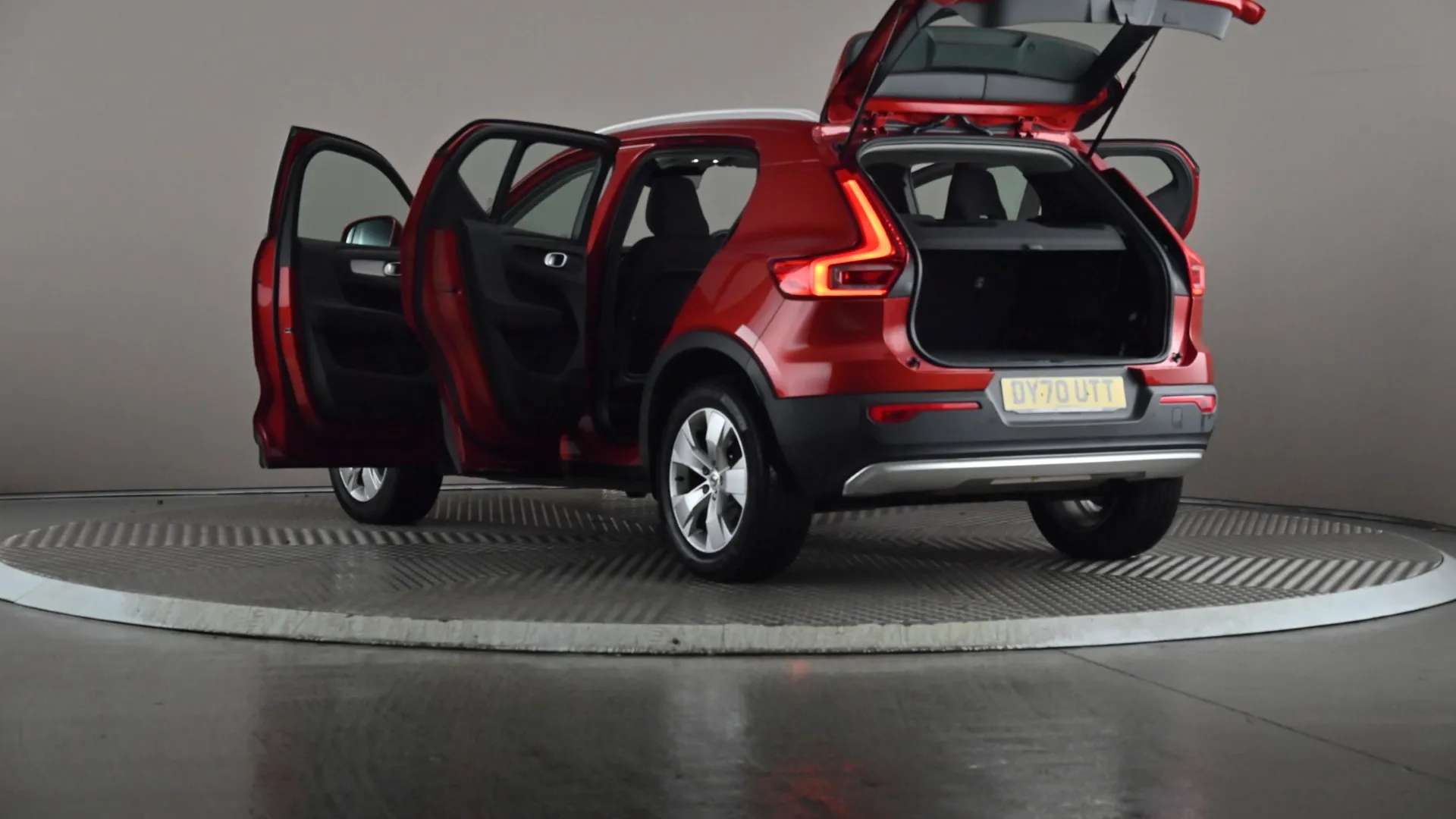 2020 VOLVO XC40 2020 VOLVO XC40