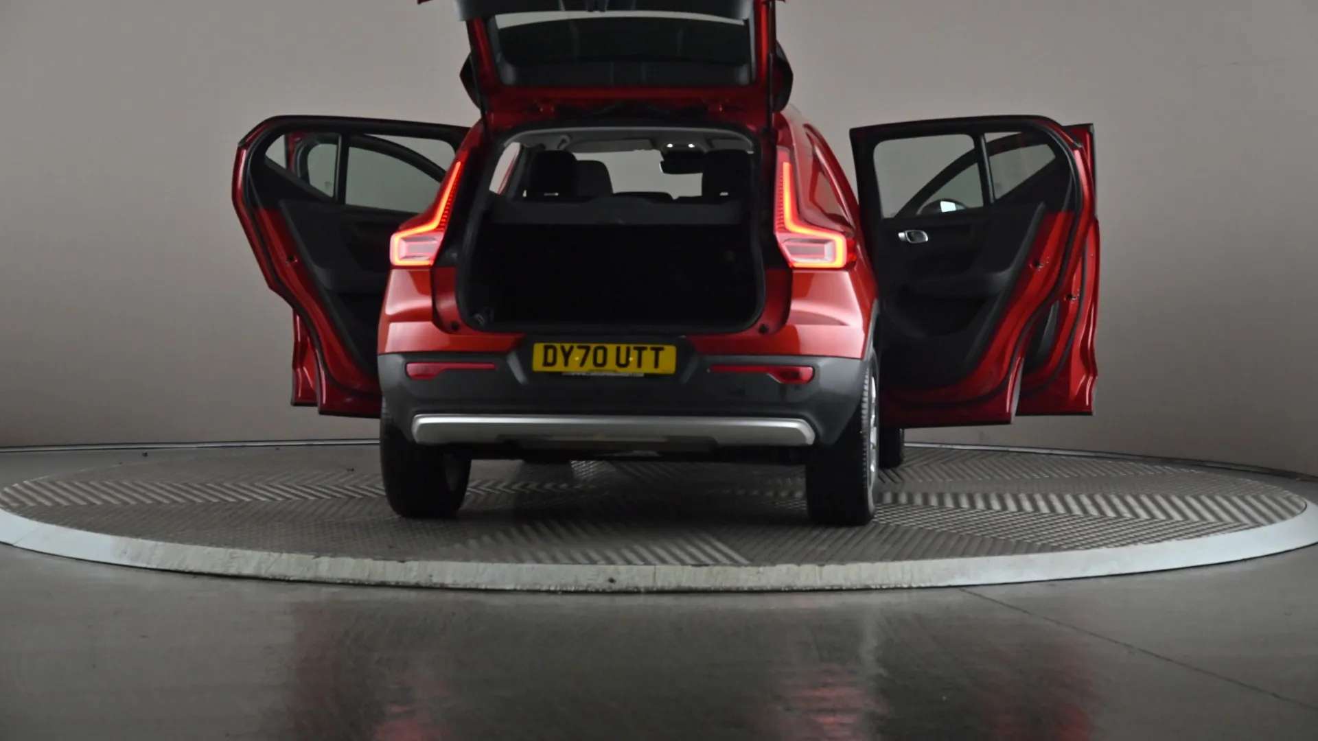 2020 VOLVO XC40 2020 VOLVO XC40