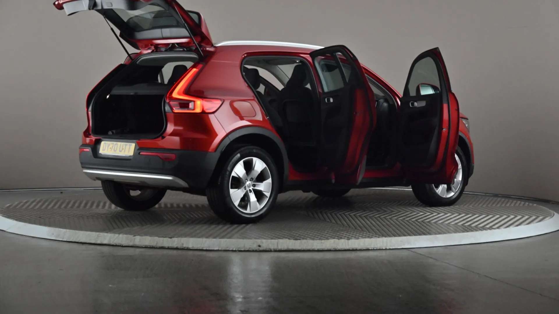 2020 VOLVO XC40 2020 VOLVO XC40