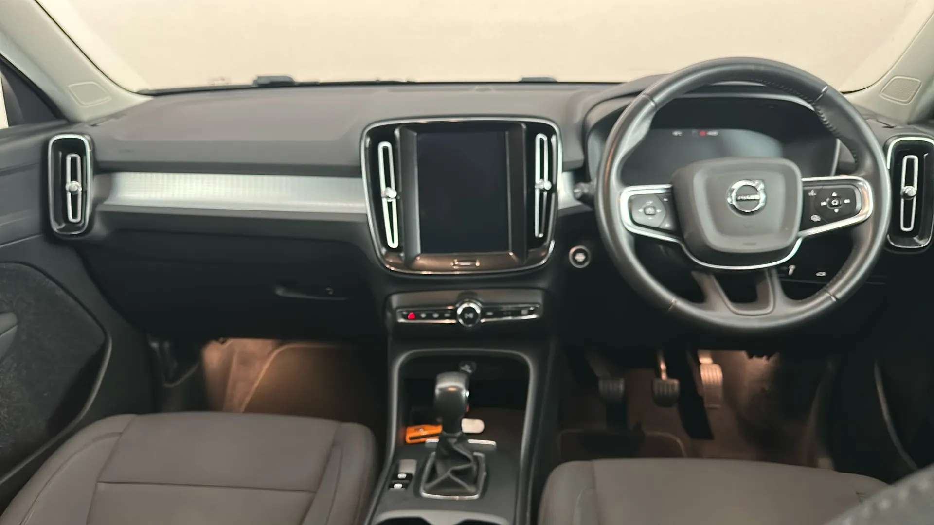 2020 VOLVO XC40 2020 VOLVO XC40