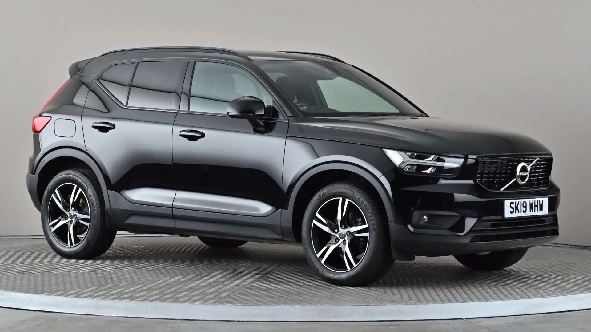 A 2019 VOLVO XC40 1.5 T3 R DESIGN A 2019 VOLVO XC40 1.5 T3 R DESIGN