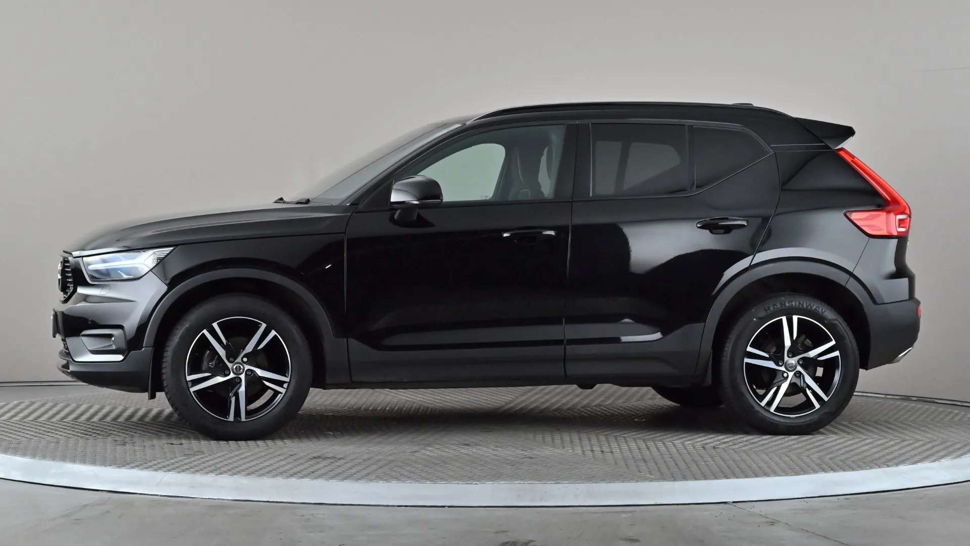 A 2019 VOLVO XC40 1.5 T3 R DESIGN A 2019 VOLVO XC40 1.5 T3 R DESIGN