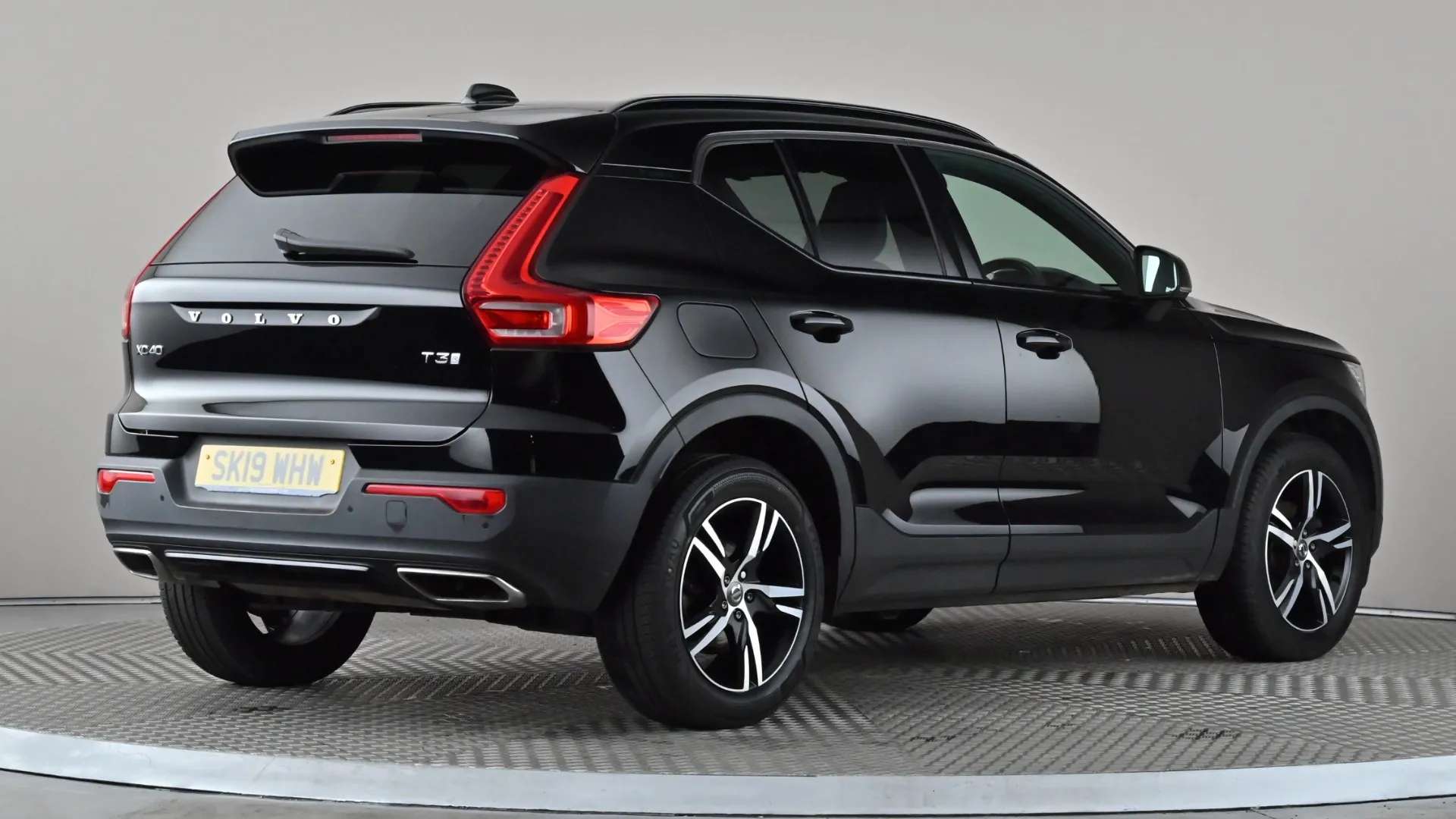 2019 VOLVO XC40 2019 VOLVO XC40
