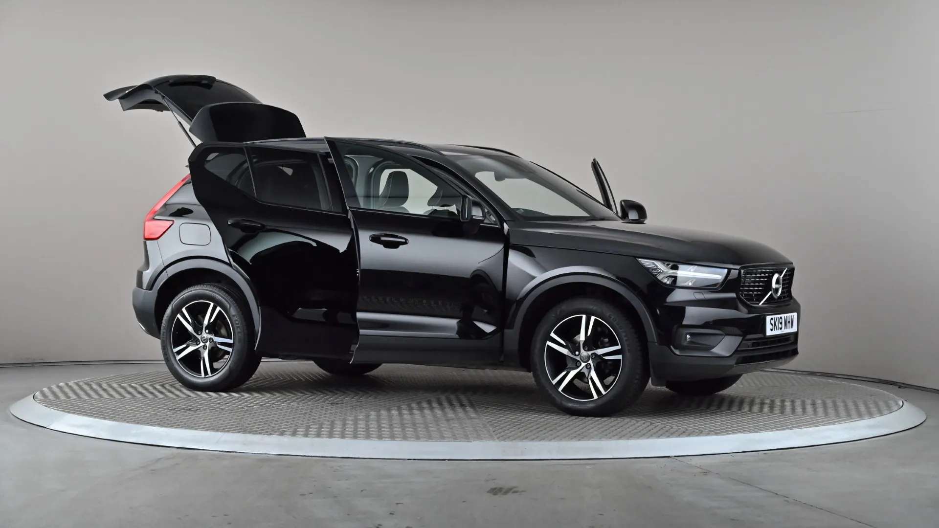 2019 VOLVO XC40 2019 VOLVO XC40