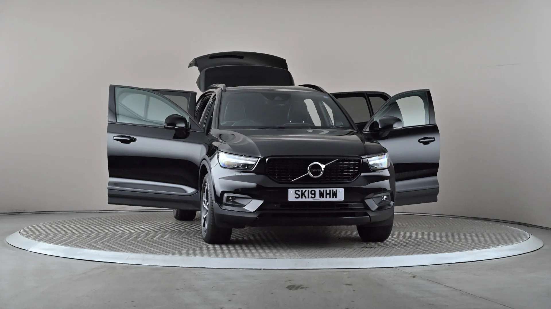 2019 VOLVO XC40 2019 VOLVO XC40