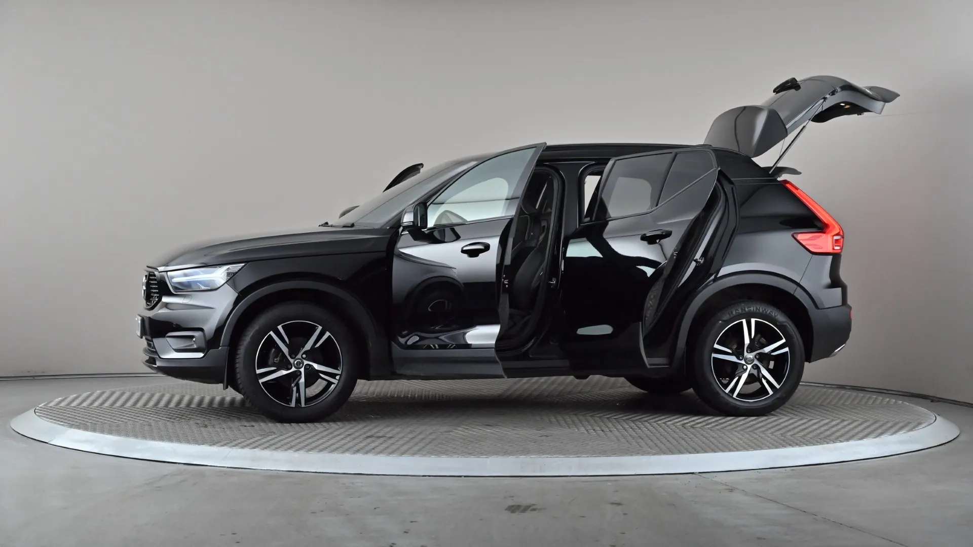 2019 VOLVO XC40 2019 VOLVO XC40