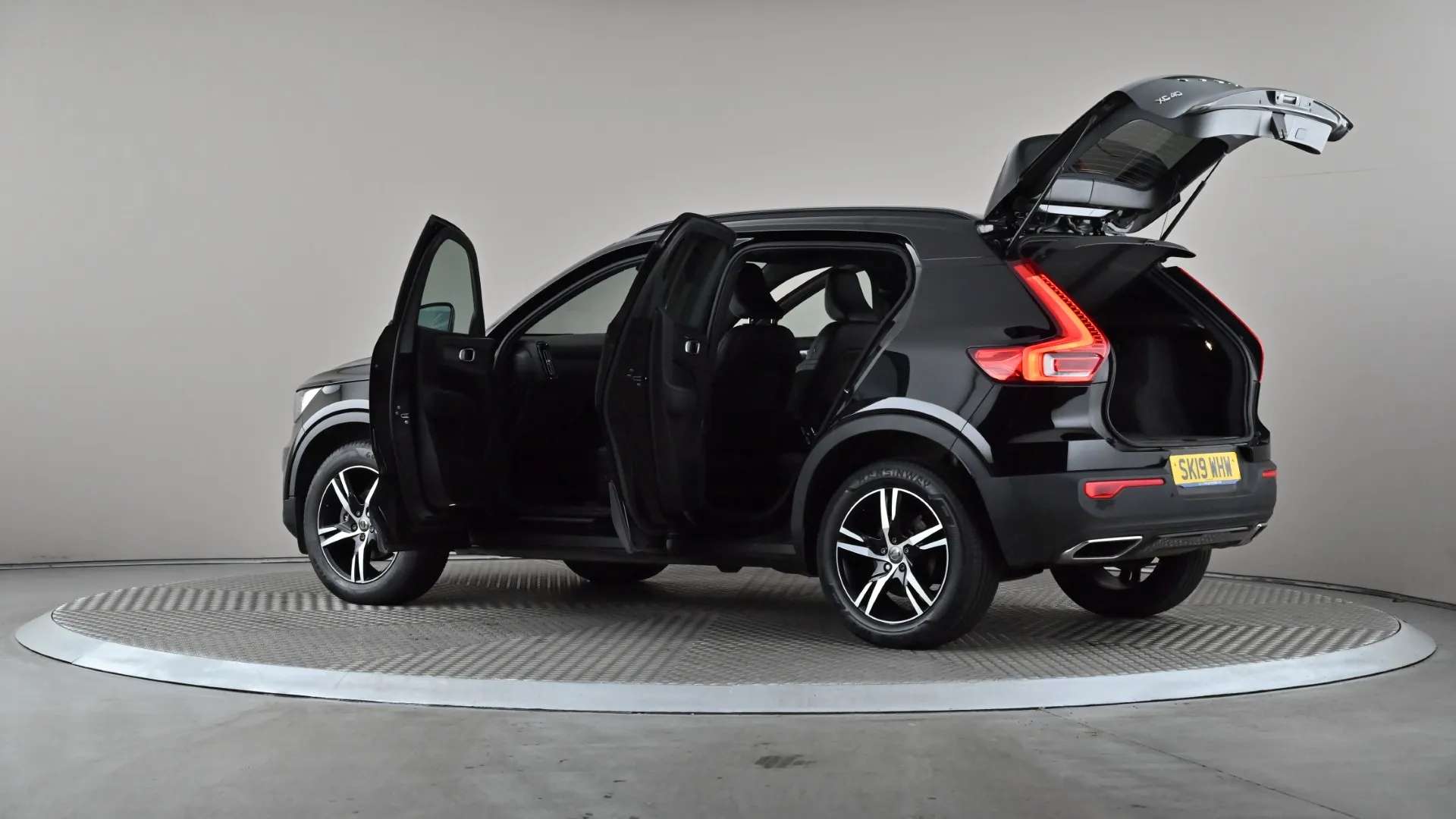 2019 VOLVO XC40 2019 VOLVO XC40