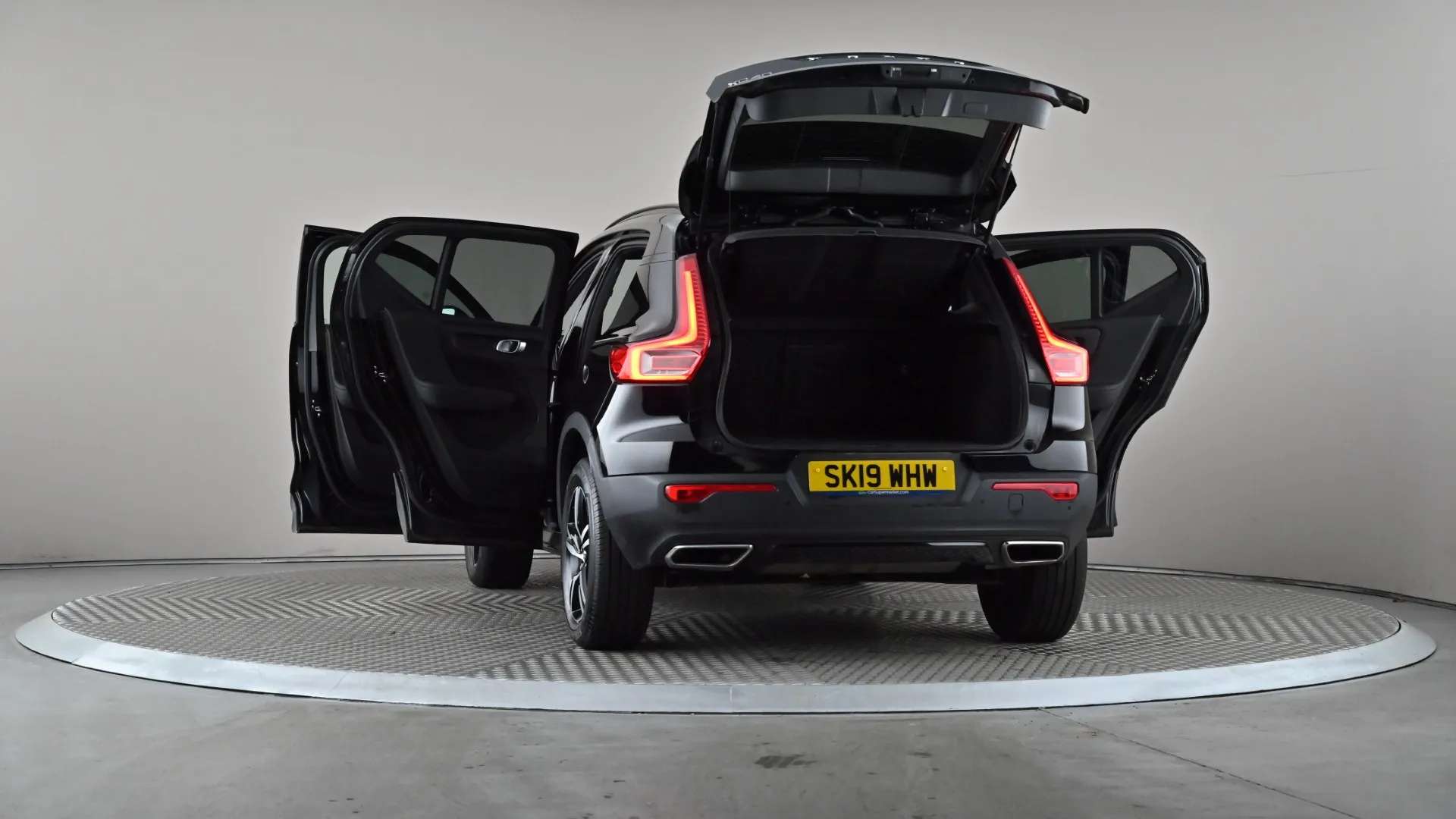 2019 VOLVO XC40 2019 VOLVO XC40
