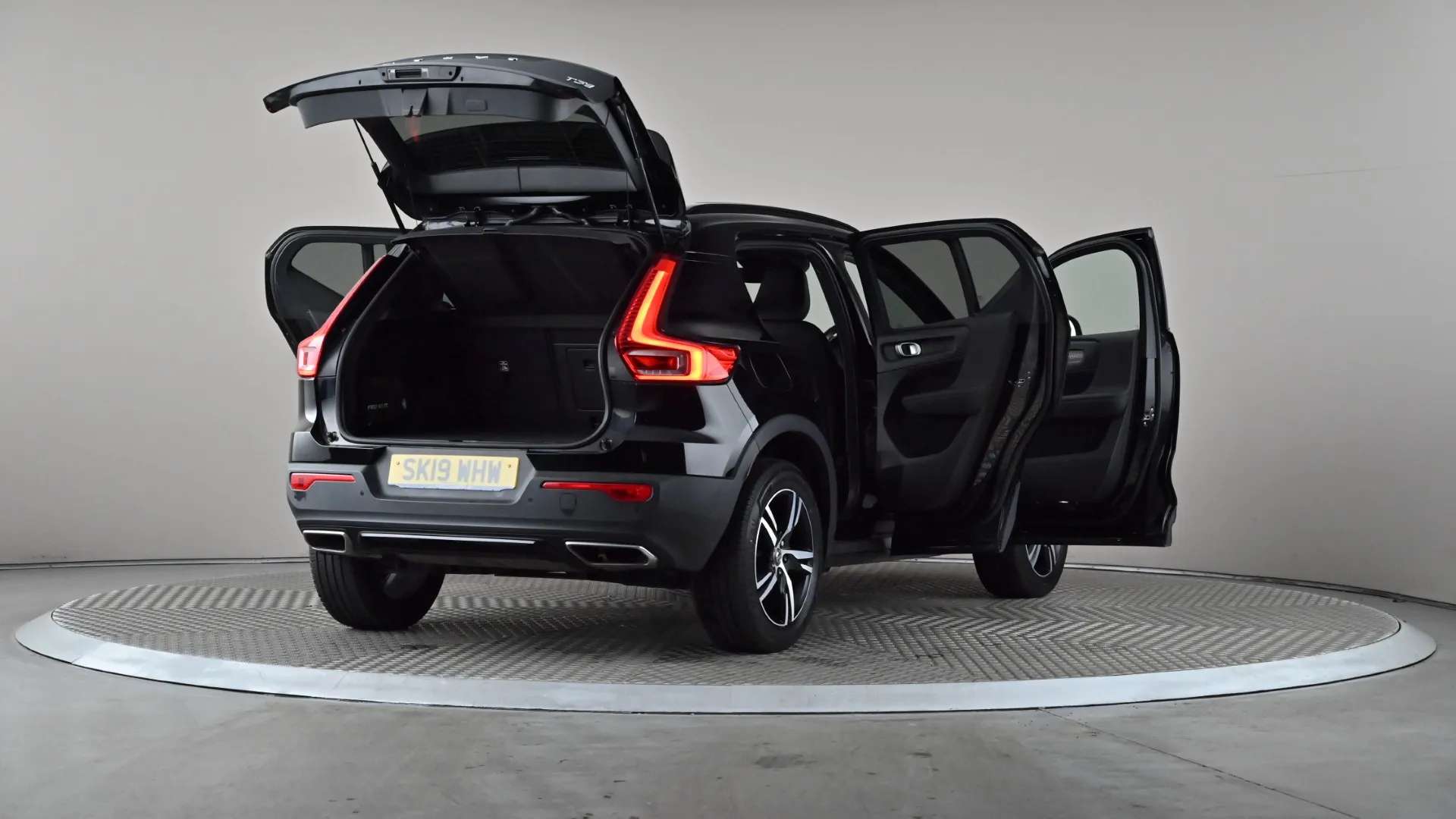 2019 VOLVO XC40 2019 VOLVO XC40