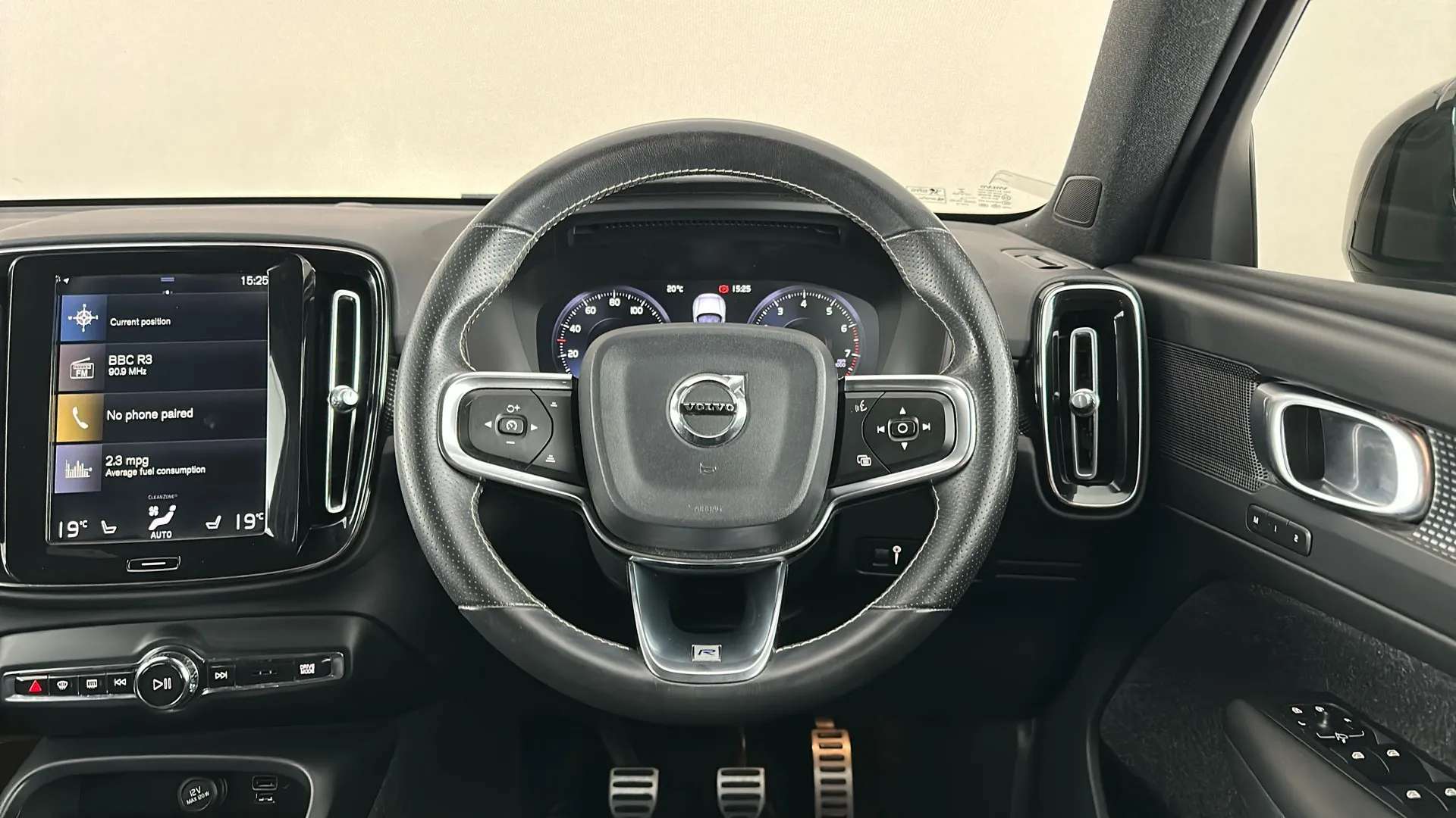 2019 VOLVO XC40 2019 VOLVO XC40
