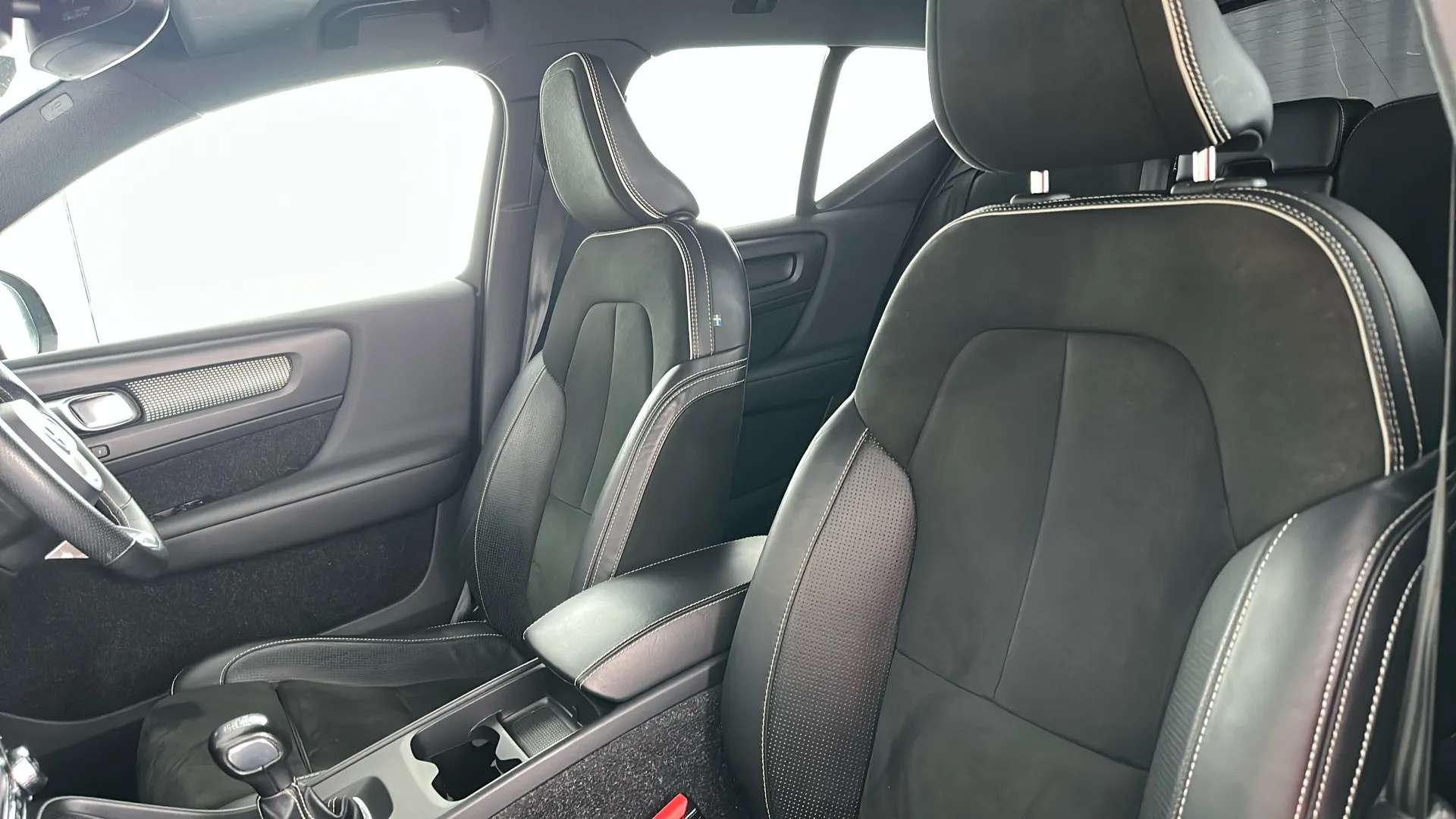 2019 VOLVO XC40 2019 VOLVO XC40
