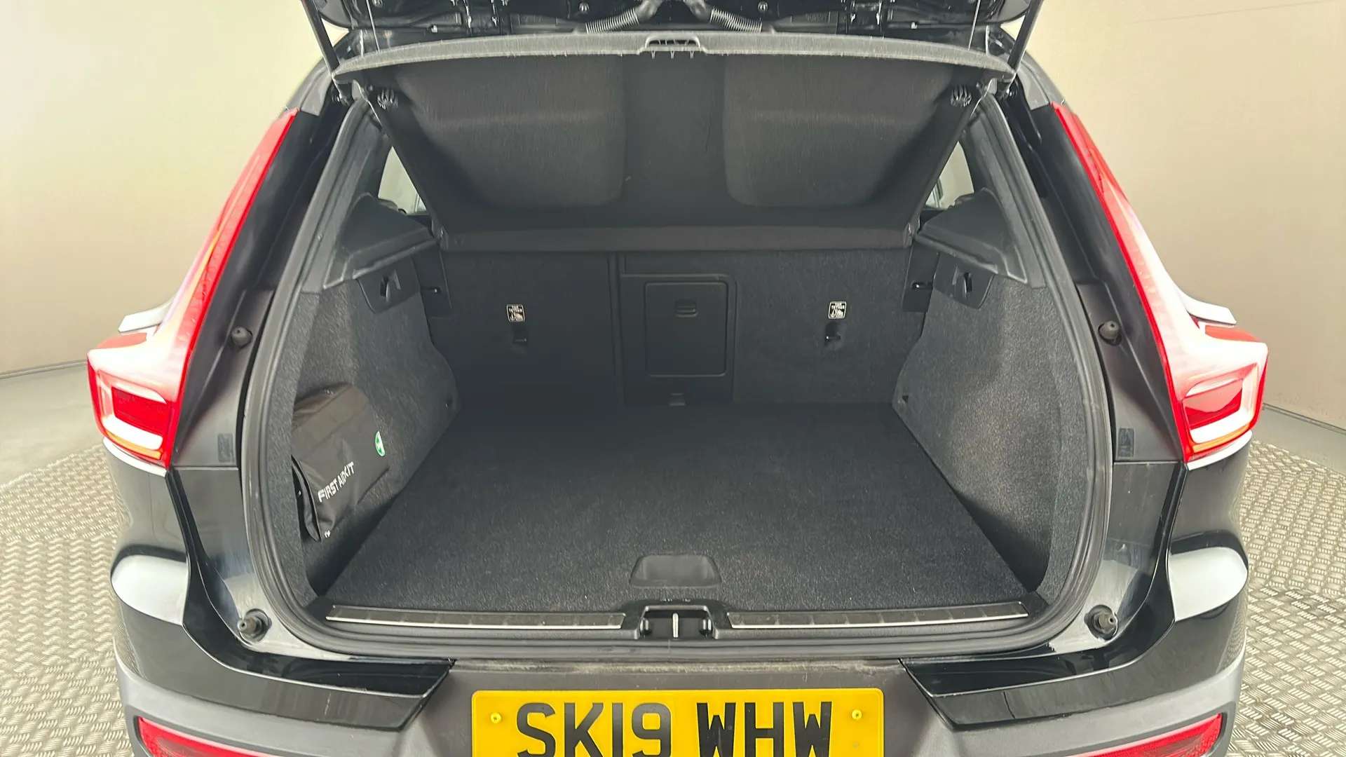 2019 VOLVO XC40 2019 VOLVO XC40