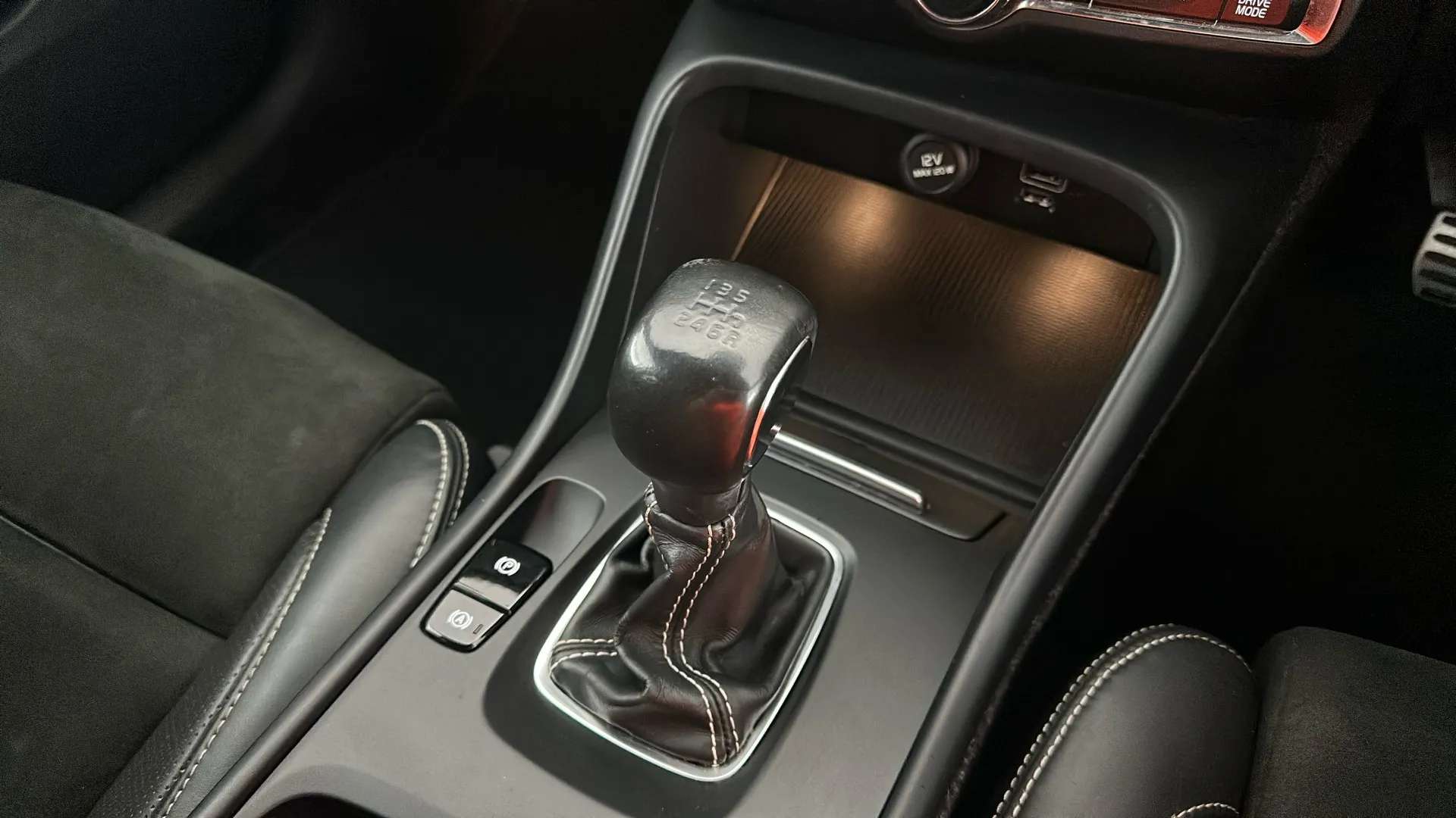 2019 VOLVO XC40 2019 VOLVO XC40