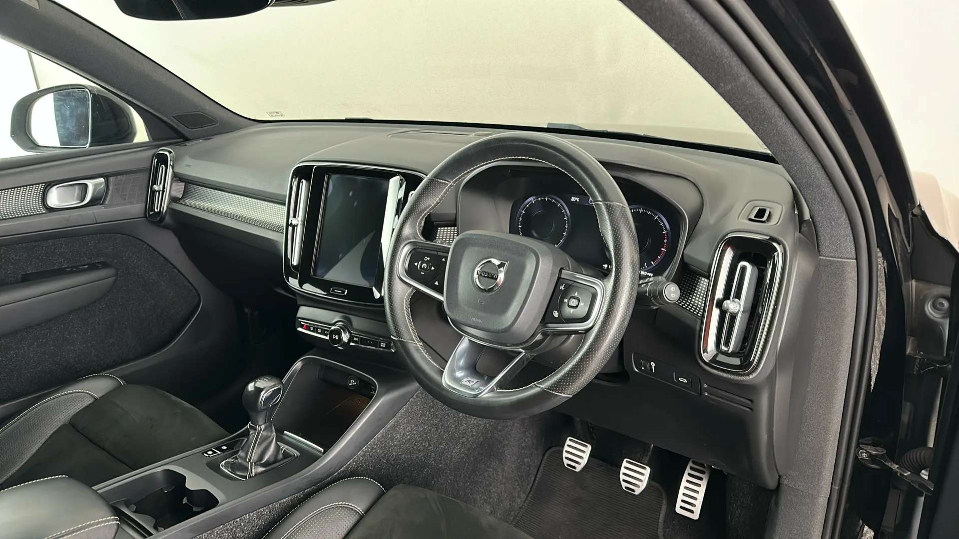 2019 VOLVO XC40 2019 VOLVO XC40