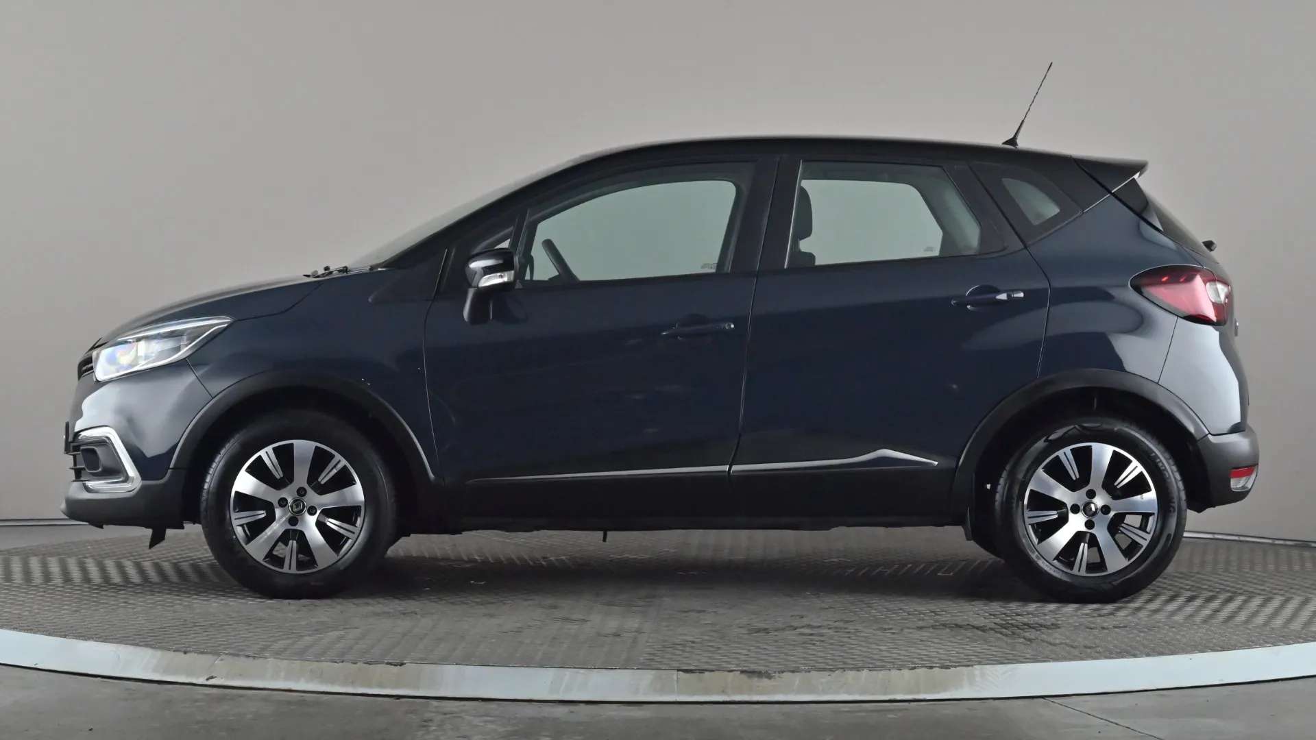 A 2019 RENAULT CAPTUR 0.9 TCE 90 Play A 2019 RENAULT CAPTUR 0.9 TCE 90 Play