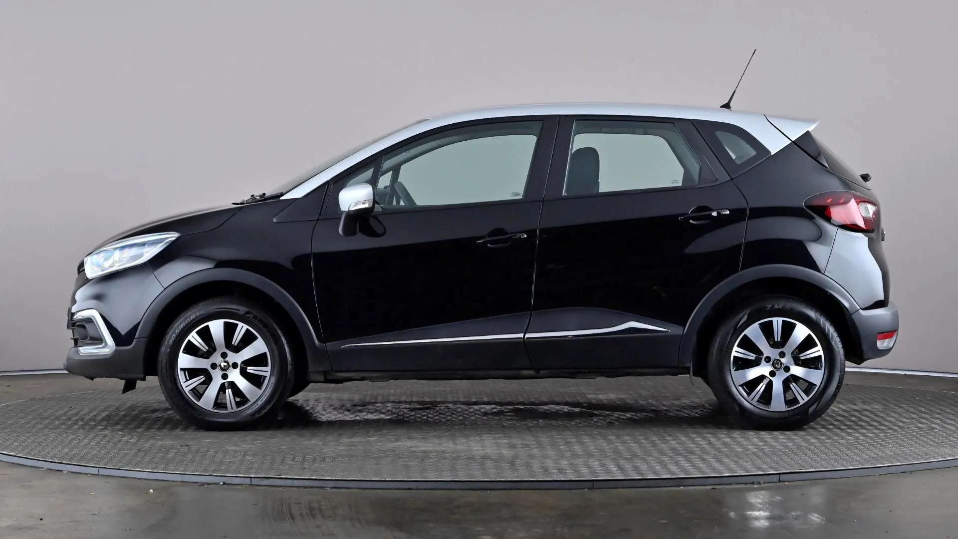 A 2018 RENAULT CAPTUR 0.9 TCE 90 Play A 2018 RENAULT CAPTUR 0.9 TCE 90 Play