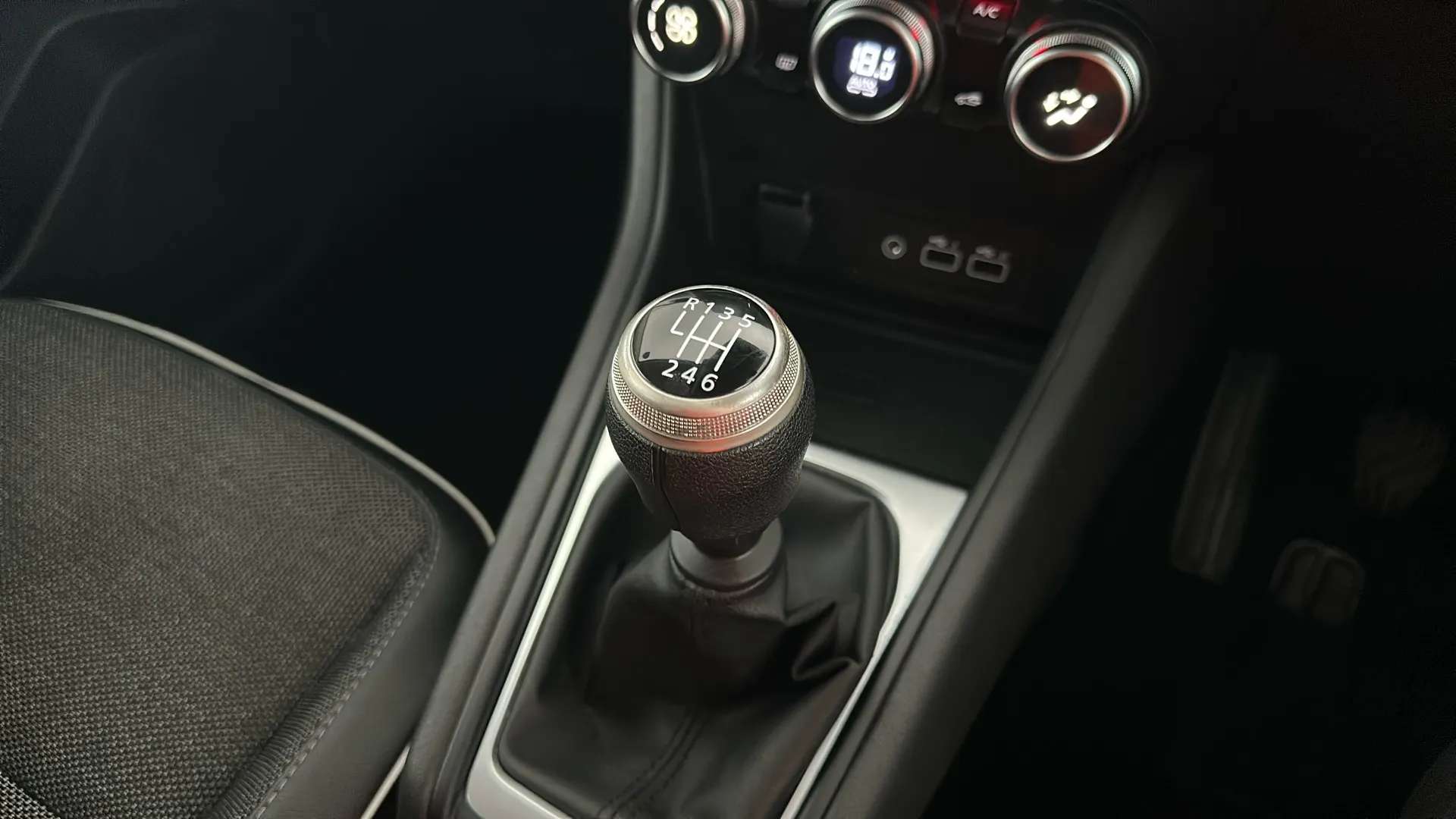 2024 RENAULT CAPTUR 2024 RENAULT CAPTUR