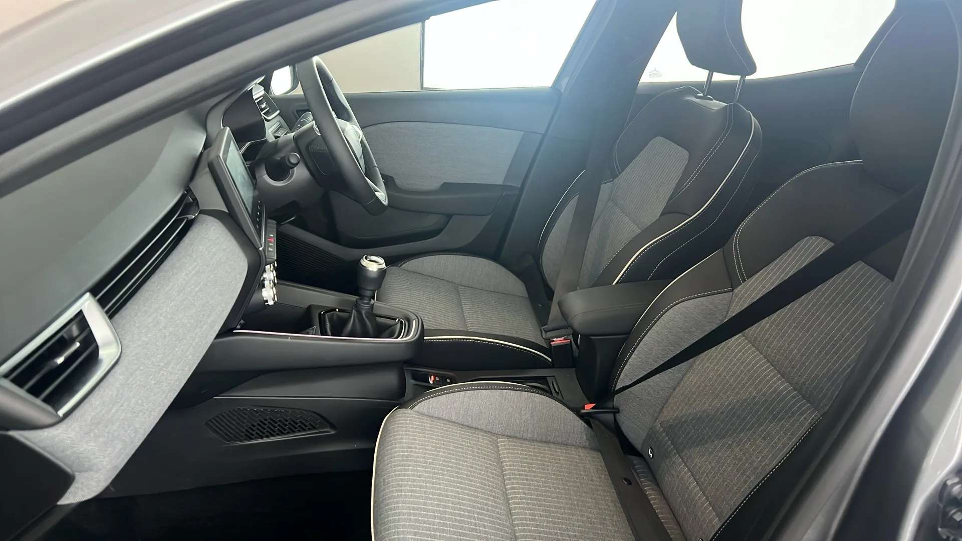 2025 RENAULT CLIO 2025 RENAULT CLIO