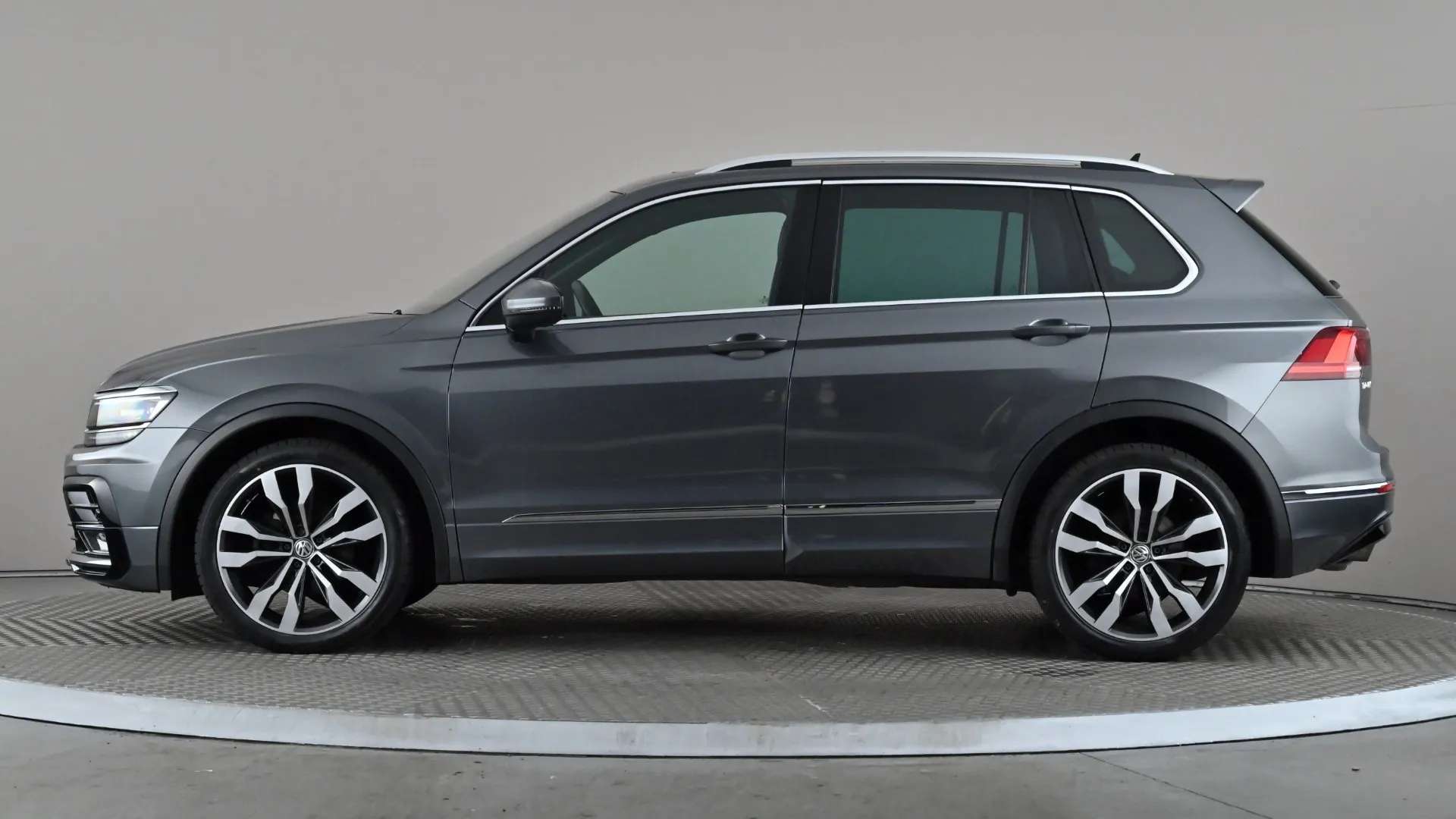 A 2018 VOLKSWAGEN TIGUAN 2.0 TDi 150 R-Line A 2018 VOLKSWAGEN TIGUAN 2.0 TDi 150 R-Line