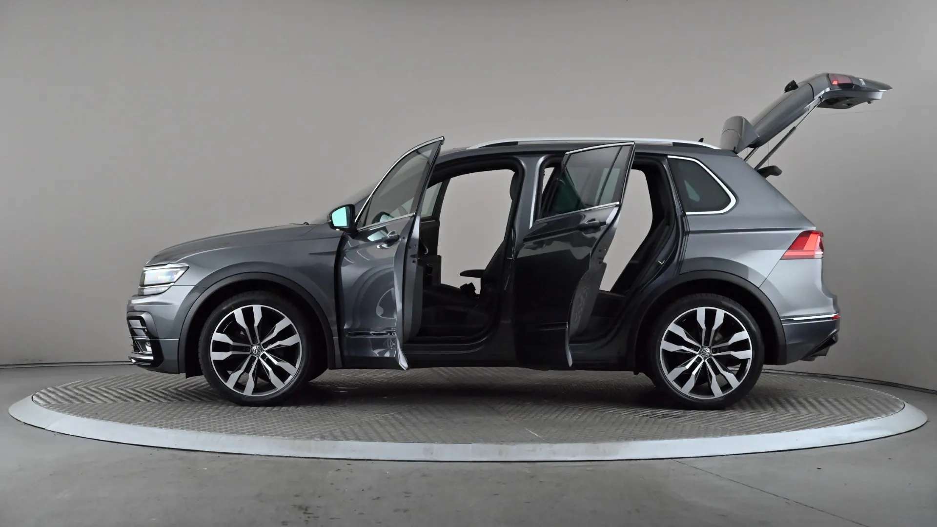2018 VOLKSWAGEN TIGUAN 2018 VOLKSWAGEN TIGUAN