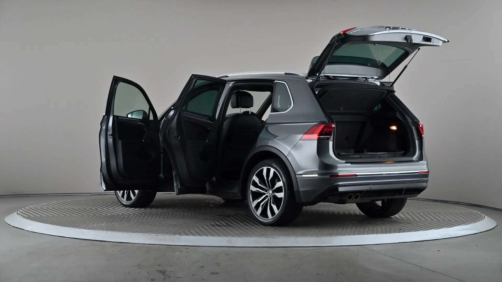 2018 VOLKSWAGEN TIGUAN 2018 VOLKSWAGEN TIGUAN