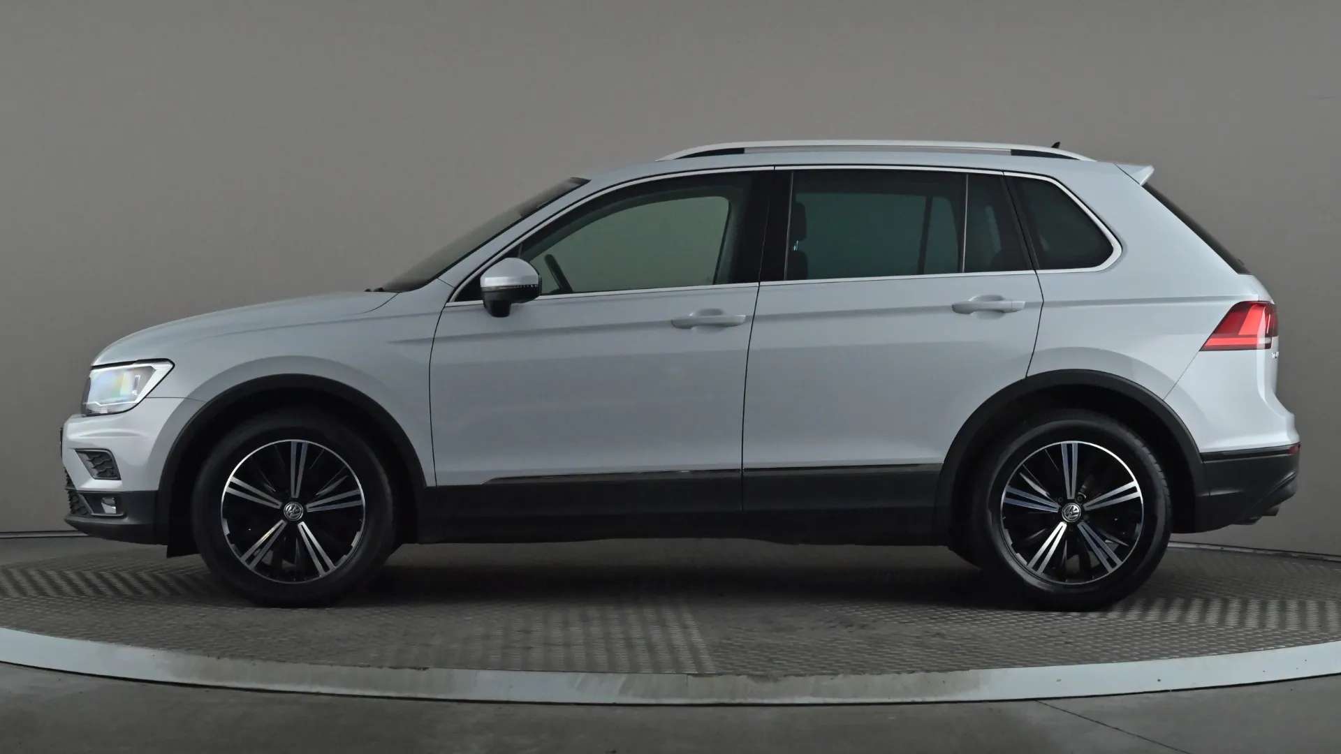 A 2018 VOLKSWAGEN TIGUAN 2.0 TDi 150 SE Nav A 2018 VOLKSWAGEN TIGUAN 2.0 TDi 150 SE Nav