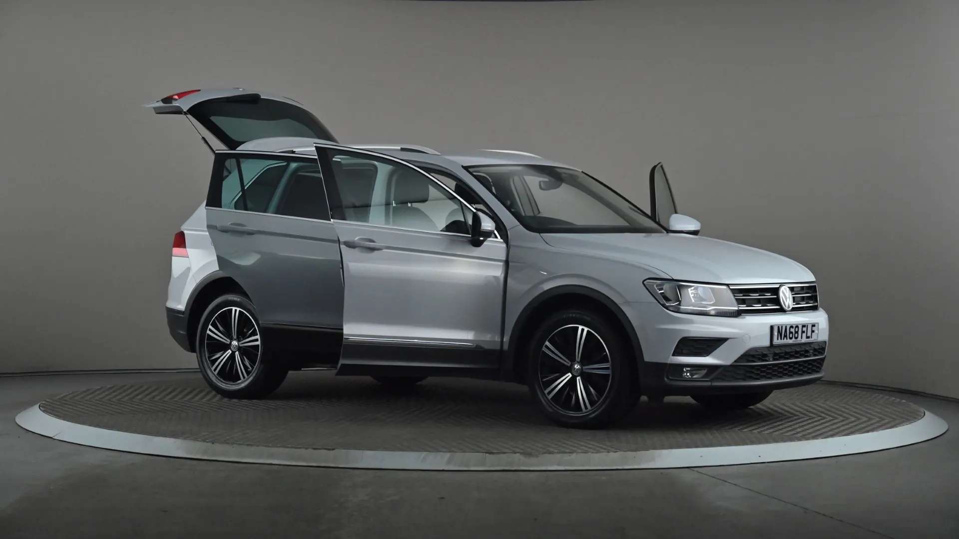 2018 VOLKSWAGEN TIGUAN 2018 VOLKSWAGEN TIGUAN