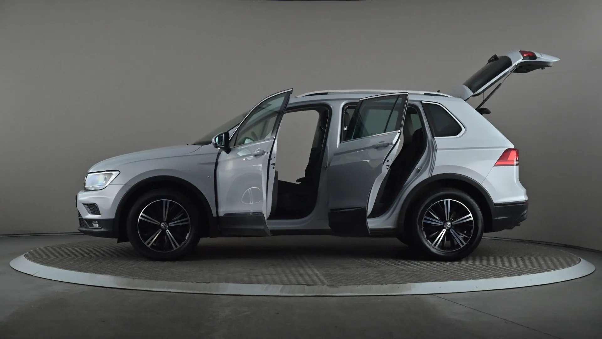 2018 VOLKSWAGEN TIGUAN 2018 VOLKSWAGEN TIGUAN