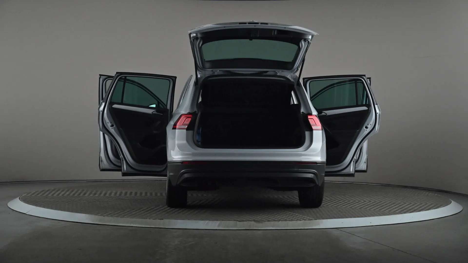 2018 VOLKSWAGEN TIGUAN 2018 VOLKSWAGEN TIGUAN