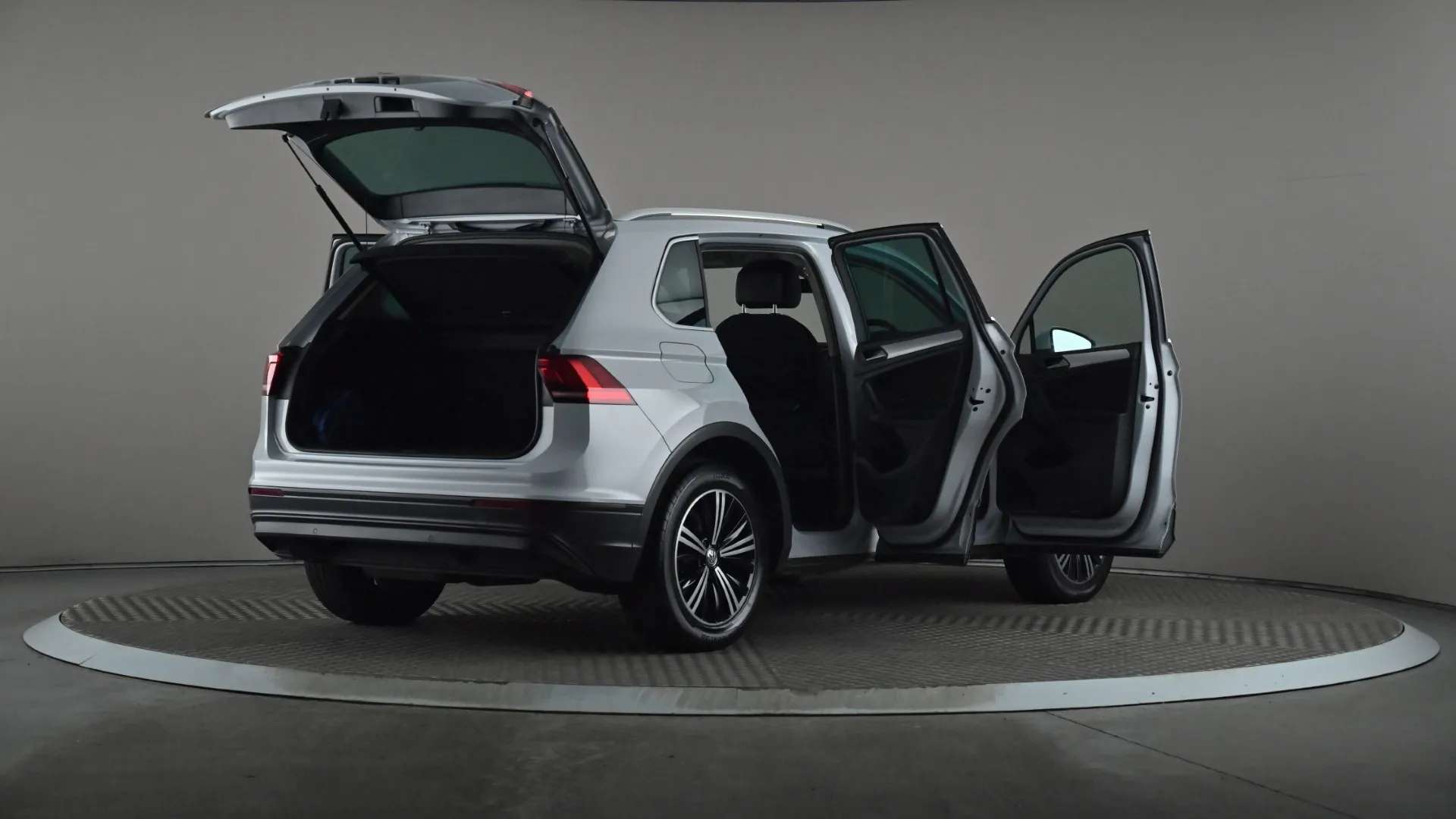 2018 VOLKSWAGEN TIGUAN 2018 VOLKSWAGEN TIGUAN