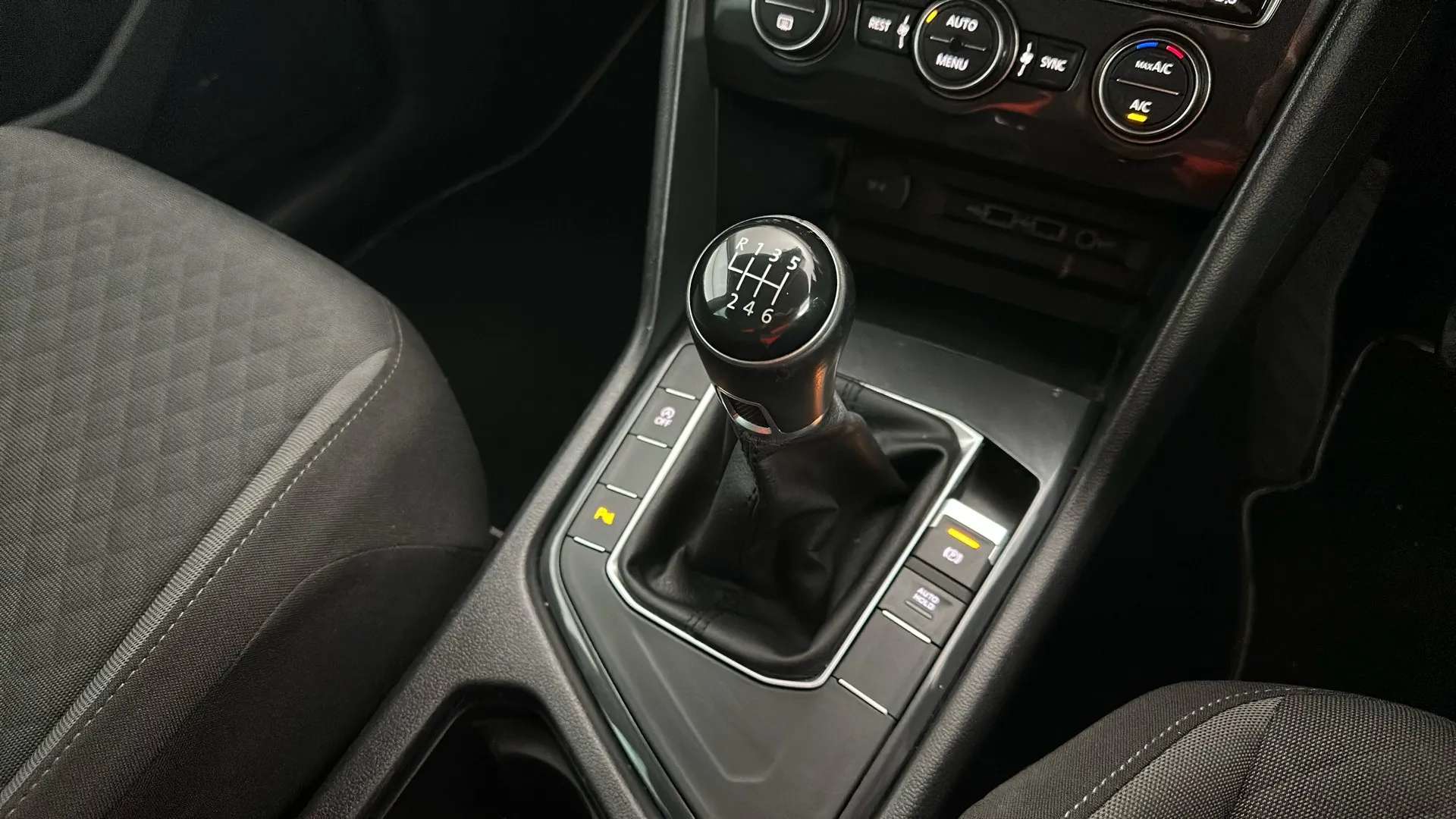 2018 VOLKSWAGEN TIGUAN 2018 VOLKSWAGEN TIGUAN