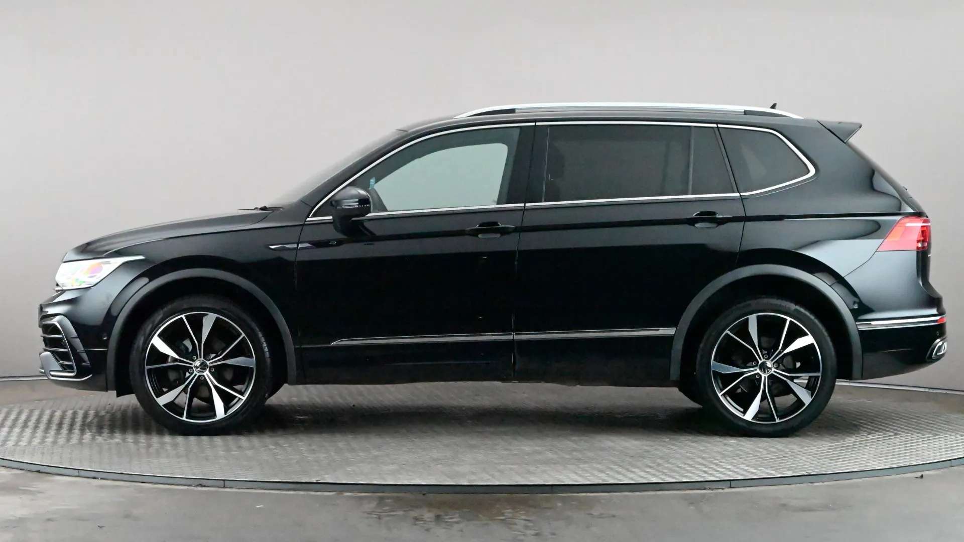 A 2023 VOLKSWAGEN TIGUAN ALLSPACE 2.0 TDI R-Line DSG A 2023 VOLKSWAGEN TIGUAN ALLSPACE 2.0 TDI R-Line DSG