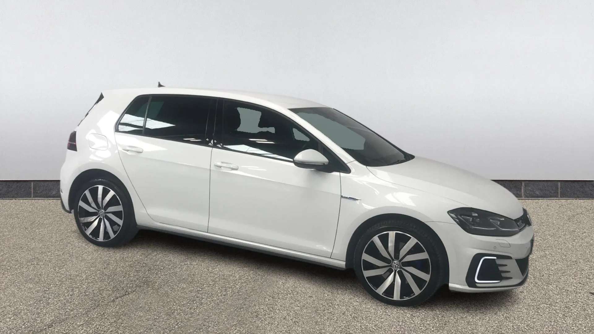 A 2017 VOLKSWAGEN GOLF 1.4 TSI GTE Advance DSG A 2017 VOLKSWAGEN GOLF 1.4 TSI GTE Advance DSG