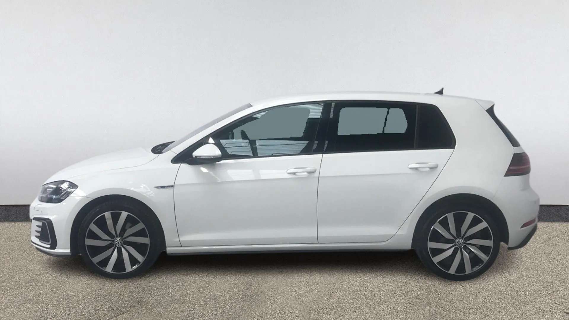 A 2017 VOLKSWAGEN GOLF 1.4 TSI GTE Advance DSG A 2017 VOLKSWAGEN GOLF 1.4 TSI GTE Advance DSG