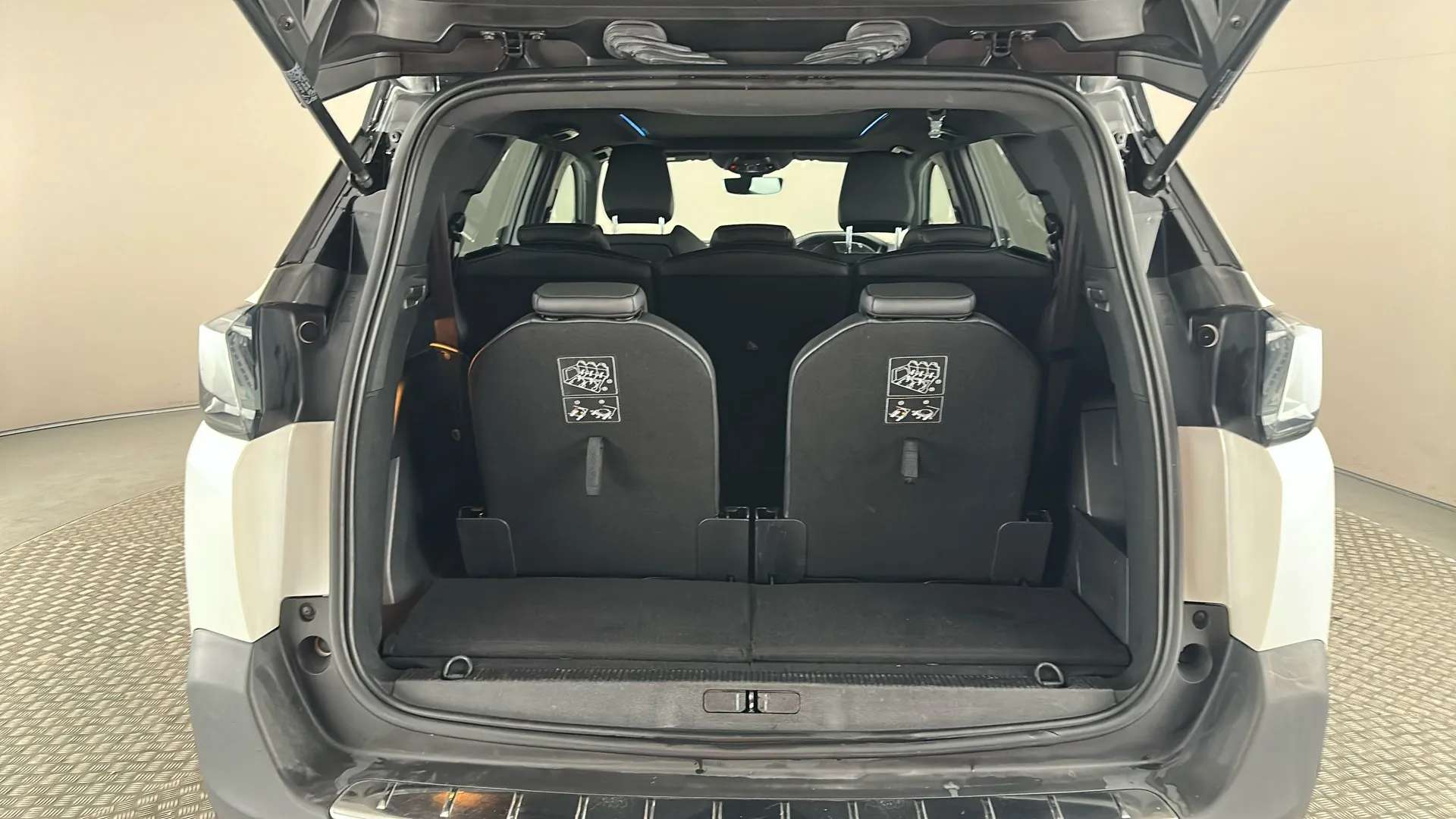 2022 PEUGEOT 5008 2022 PEUGEOT 5008