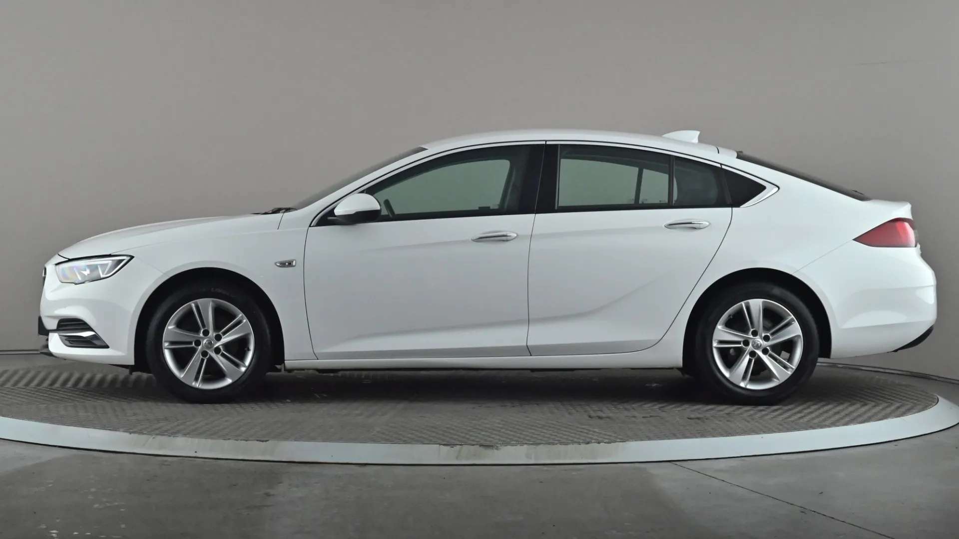 A 2017 VAUXHALL INSIGNIA 1.6 Turbo D ecoTec Tech Line Nav A 2017 VAUXHALL INSIGNIA 1.6 Turbo D ecoTec Tech Line Nav