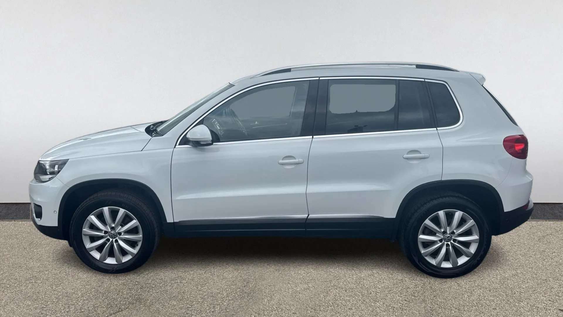 A 2013 VOLKSWAGEN TIGUAN 2.0 TDi BlueMotion Tech Match DSG A 2013 VOLKSWAGEN TIGUAN 2.0 TDi BlueMotion Tech Match DSG