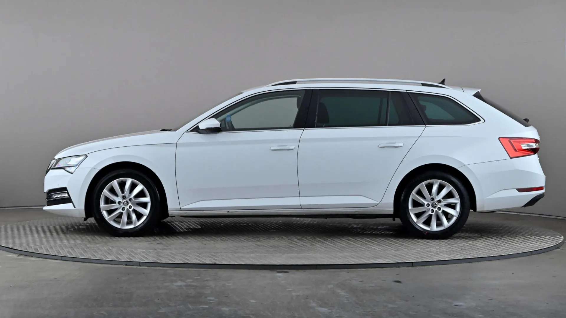 A 2023 SKODA SUPERB 1.4 TSI iV SE Technology DSG A 2023 SKODA SUPERB 1.4 TSI iV SE Technology DSG