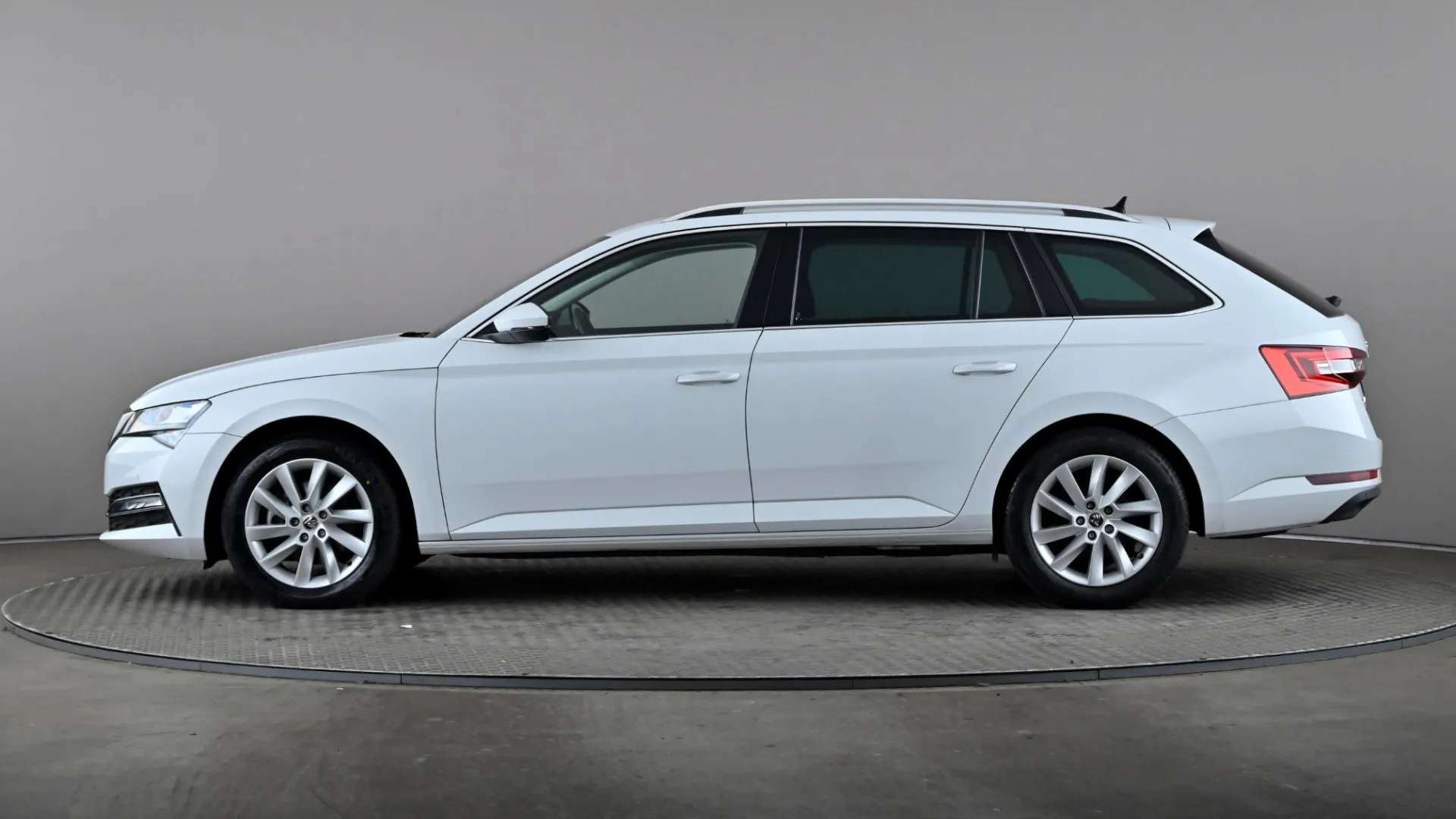 A 2023 SKODA SUPERB 1.4 TSI iV SE Technology DSG A 2023 SKODA SUPERB 1.4 TSI iV SE Technology DSG